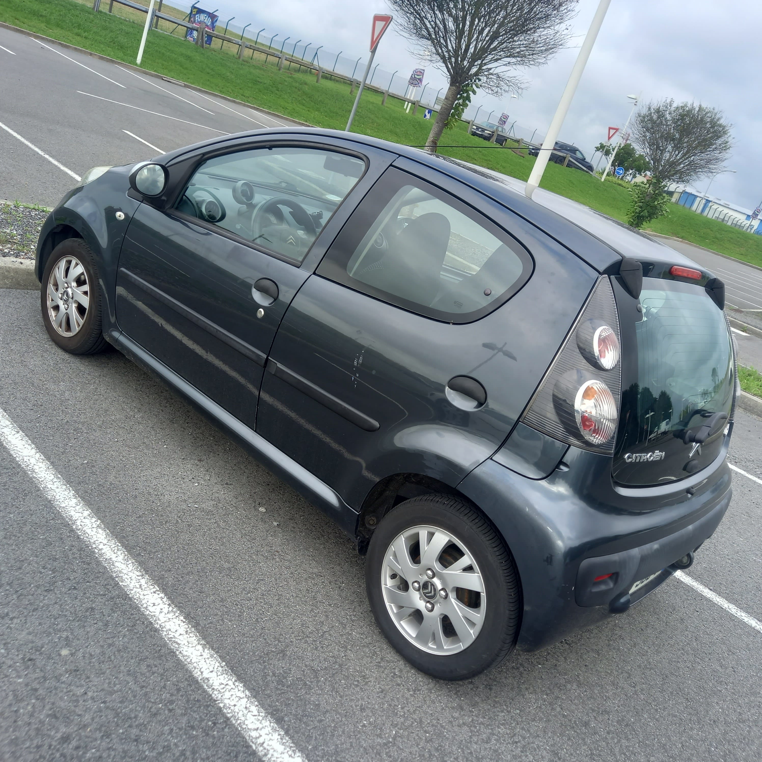 Citroen C1 ATTRACTION GRISE 5 PORTES with Audio / iPod input