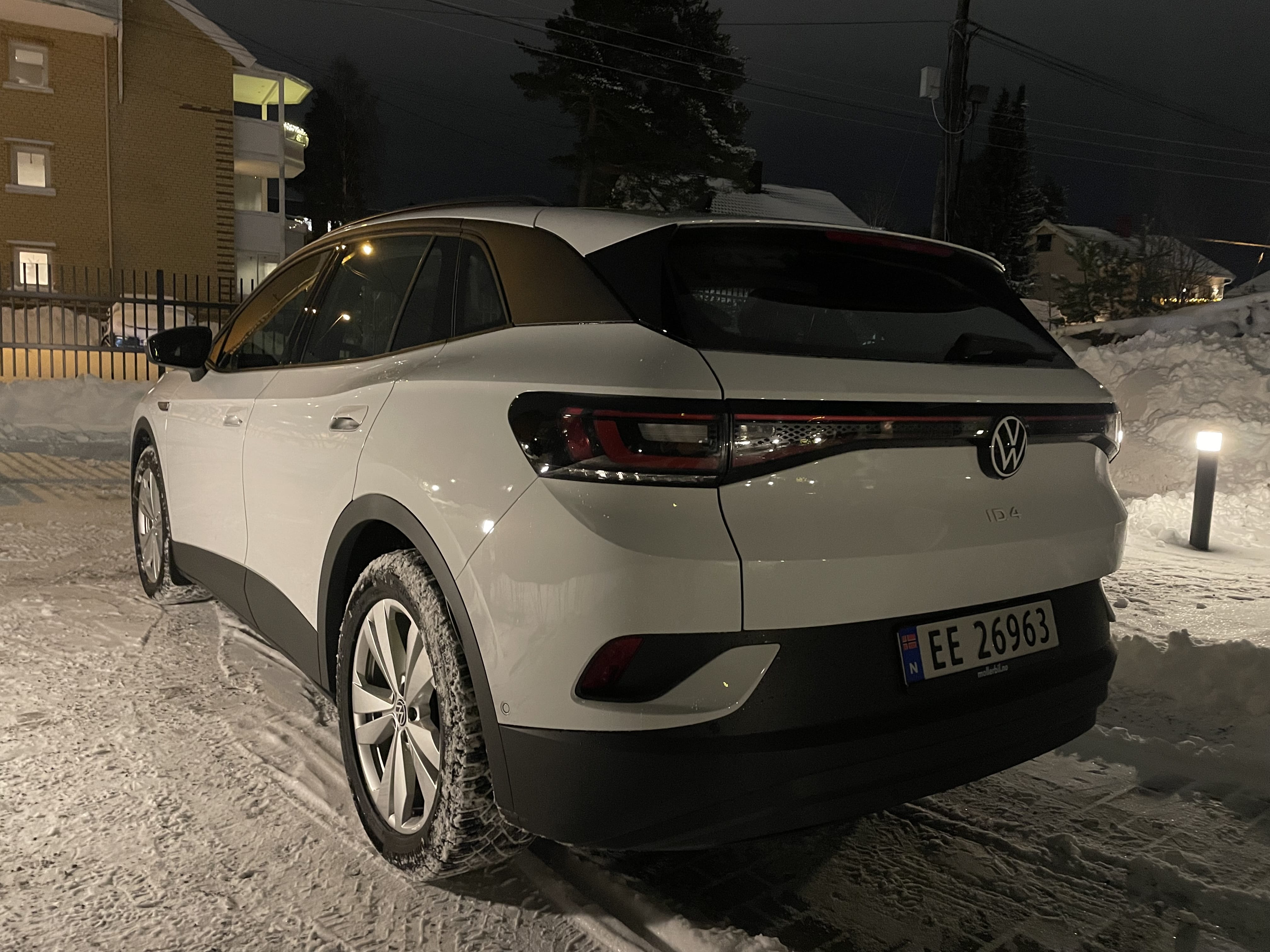 Volkswagen ID.4 (2022) - ny elbil med lang rekkevidde. med GPS