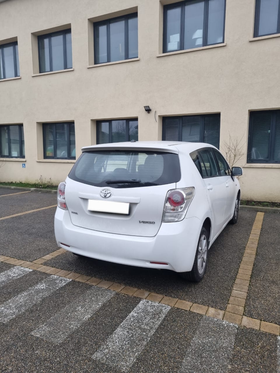 Toyota Verso 2.0 D-4D - Sky View - Toutes Options avec Audio Bluetooth