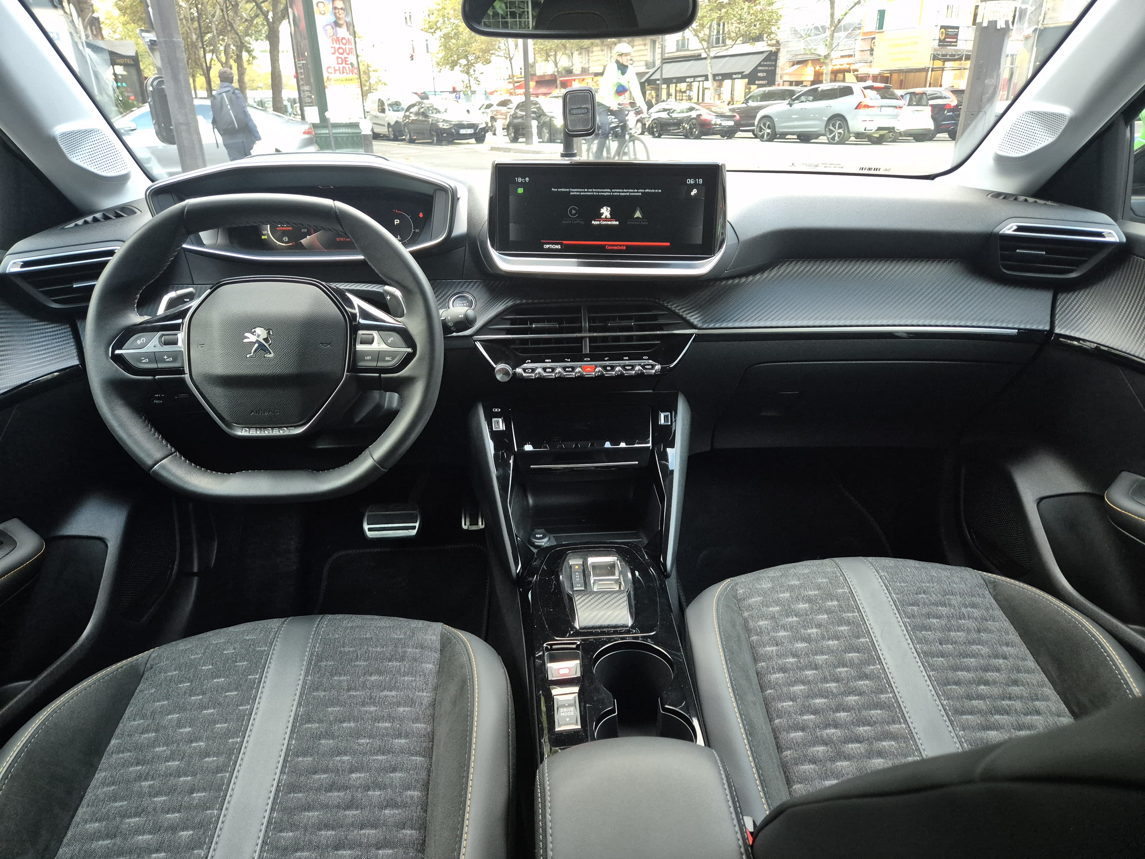 Peugeot 208 avec GPS