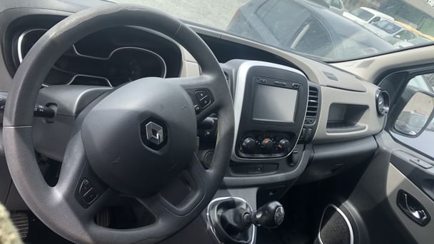 Renault Trafic a louer Quartier Paludate– Idéal pour vos déménagements et transports professionnels ! avec Régulateur de vitesse