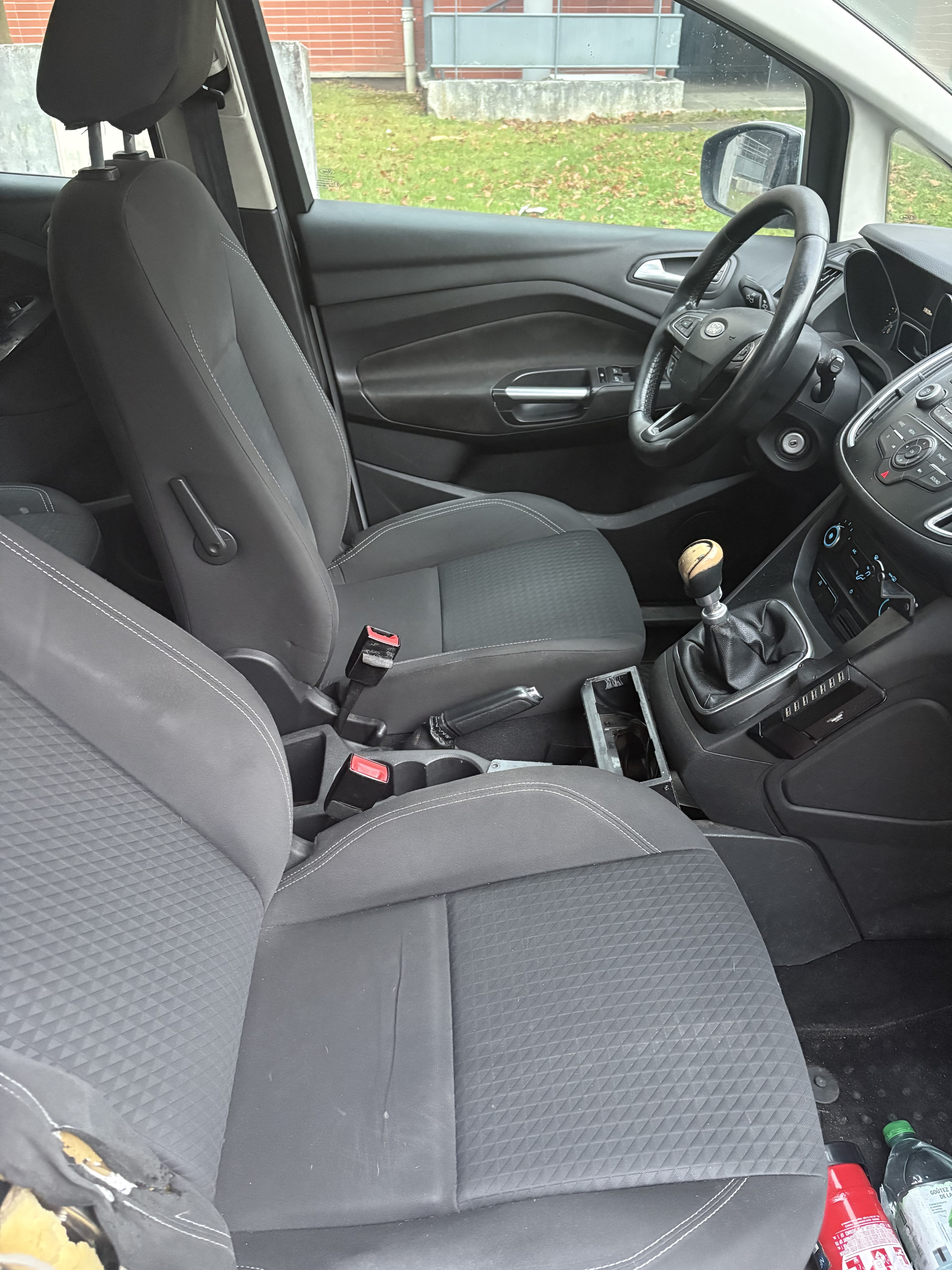 Ford C-Max avec Siège bébé