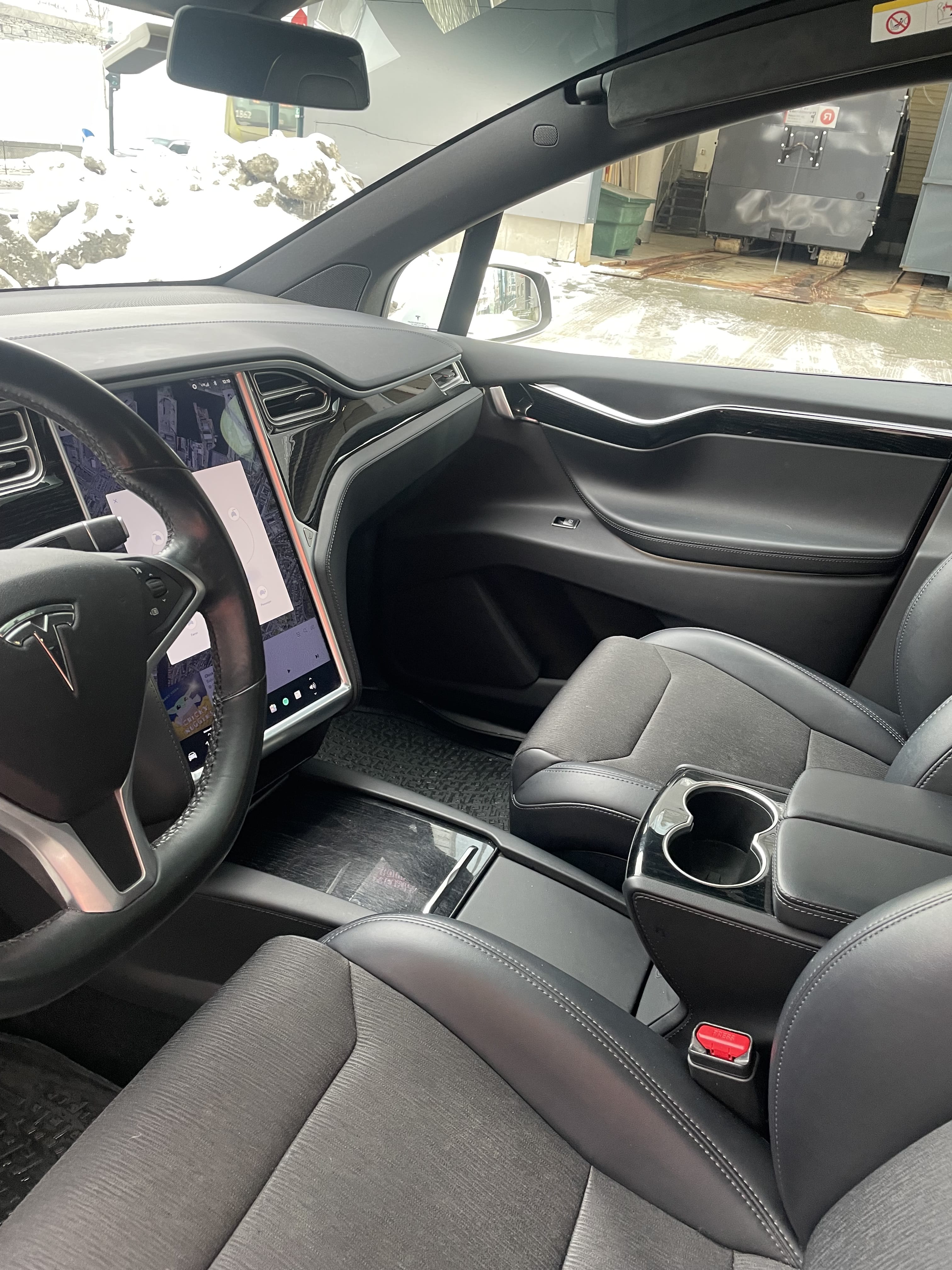 Tesla Model X 75D med Lydinngang