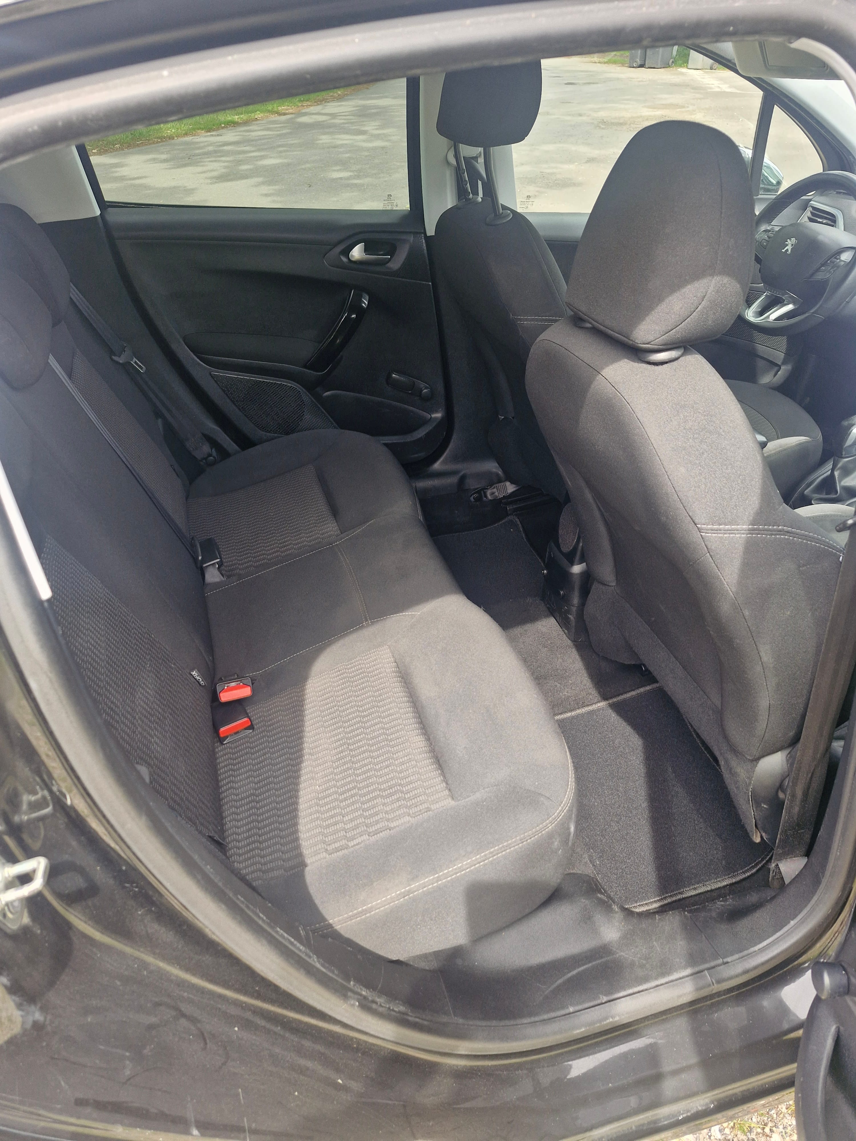 Peugeot 208 avec Autoradio