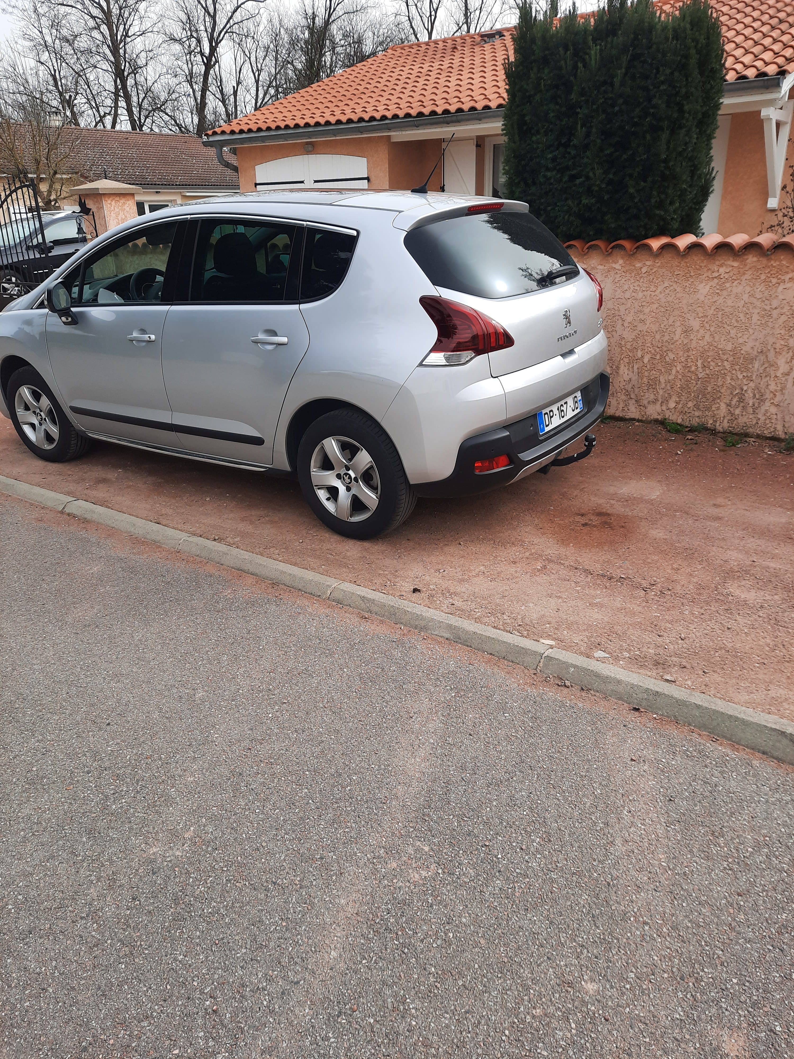 Peugeot 3008 Avec attelage 750kg avec Siège bébé