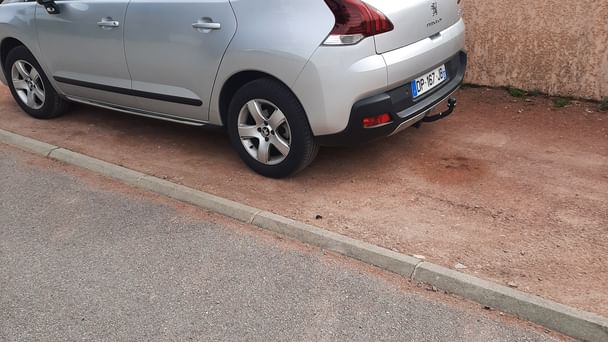 Peugeot 3008 Avec attelage 750kg avec Siège bébé