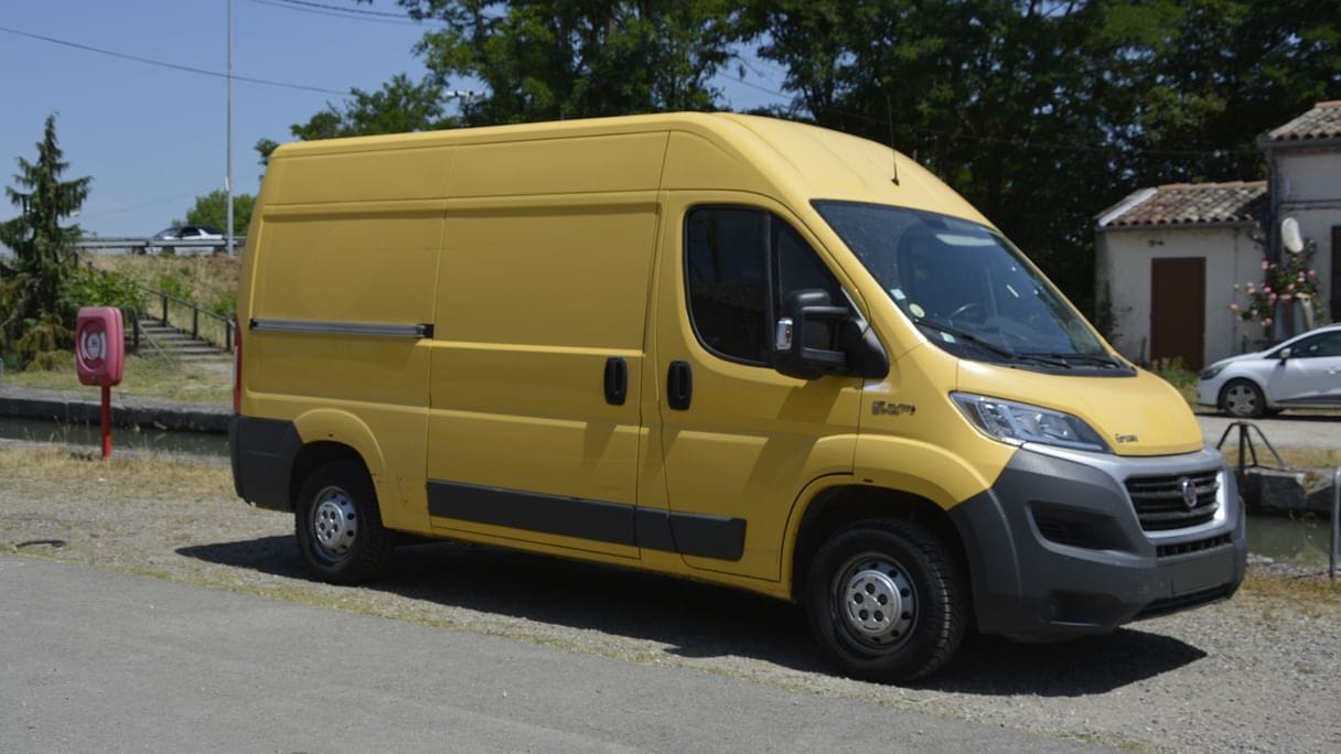 Fiat Ducato avec Hayon / 2 Diables, Sangles et Chariot plateforme avec Entrée audio / iPod
