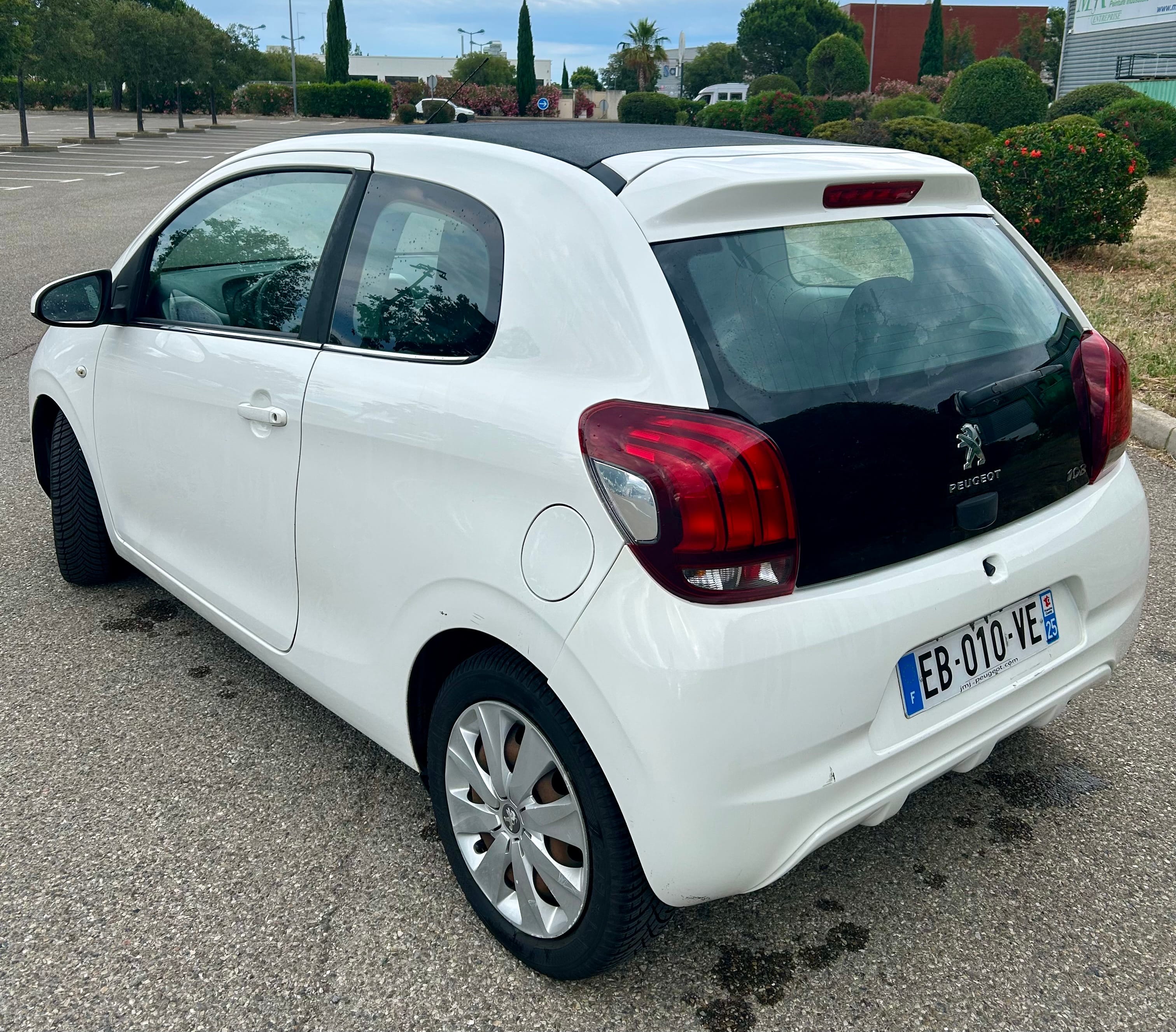 Peugeot 108 Aéroport + toit ouvrant avec Audio Bluetooth