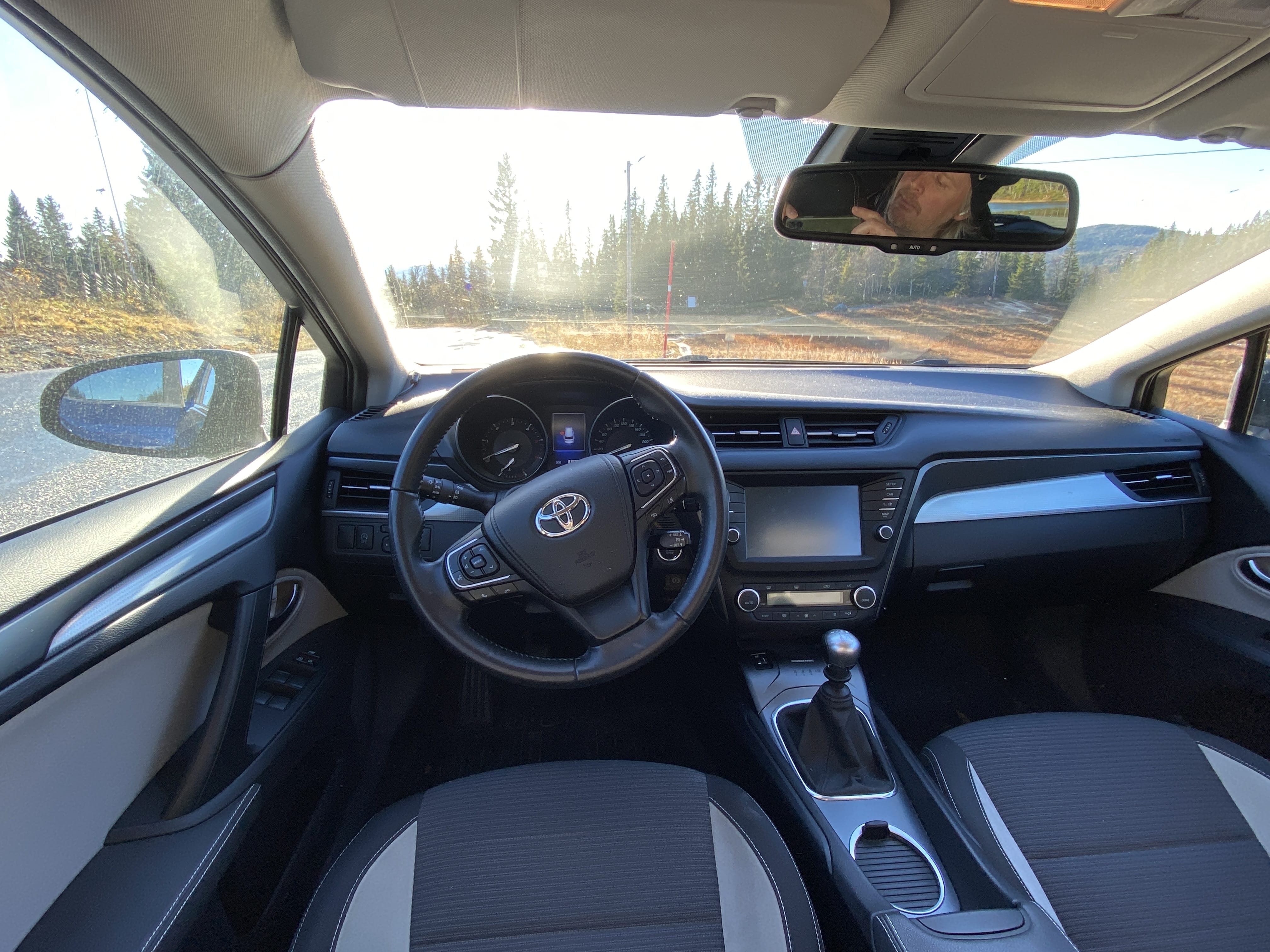 Toyota Avensis SW with Cruise control