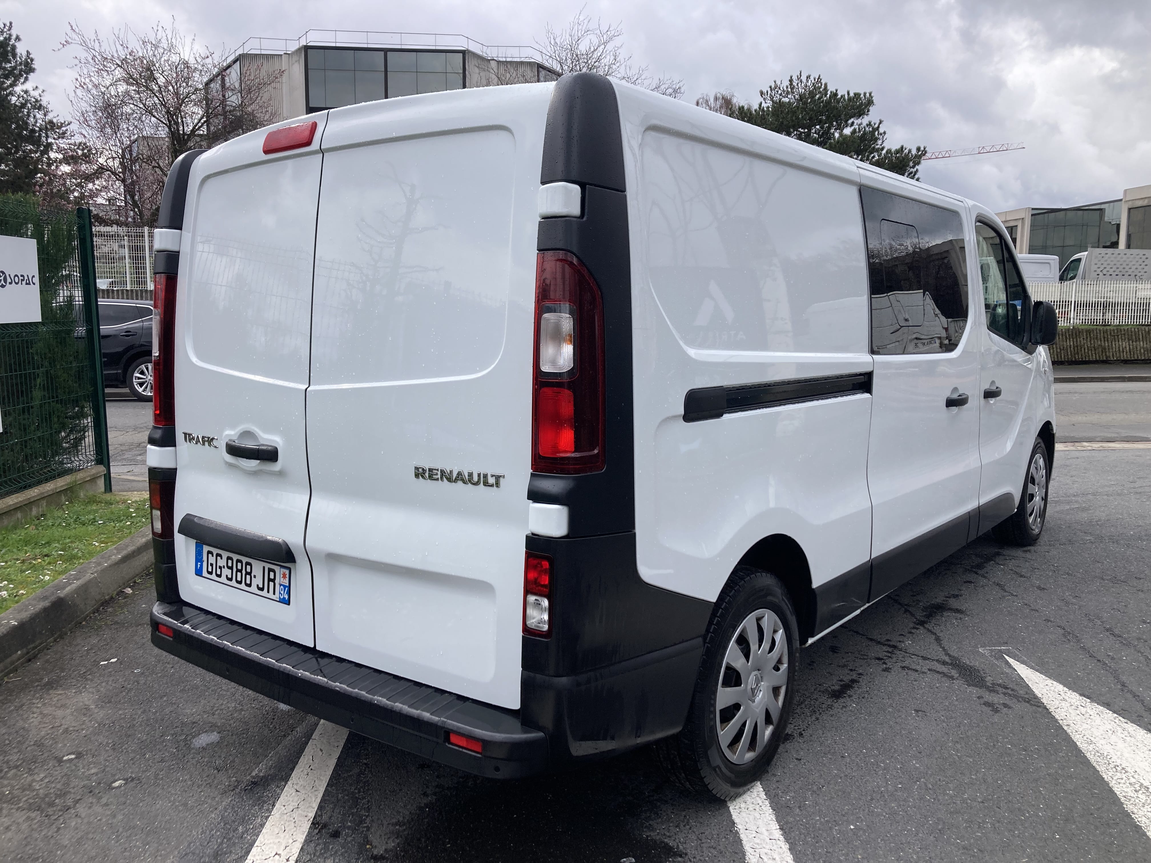 Renault Trafic Passenger 6 Places et 4 M3 + Chaînes avec GPS
