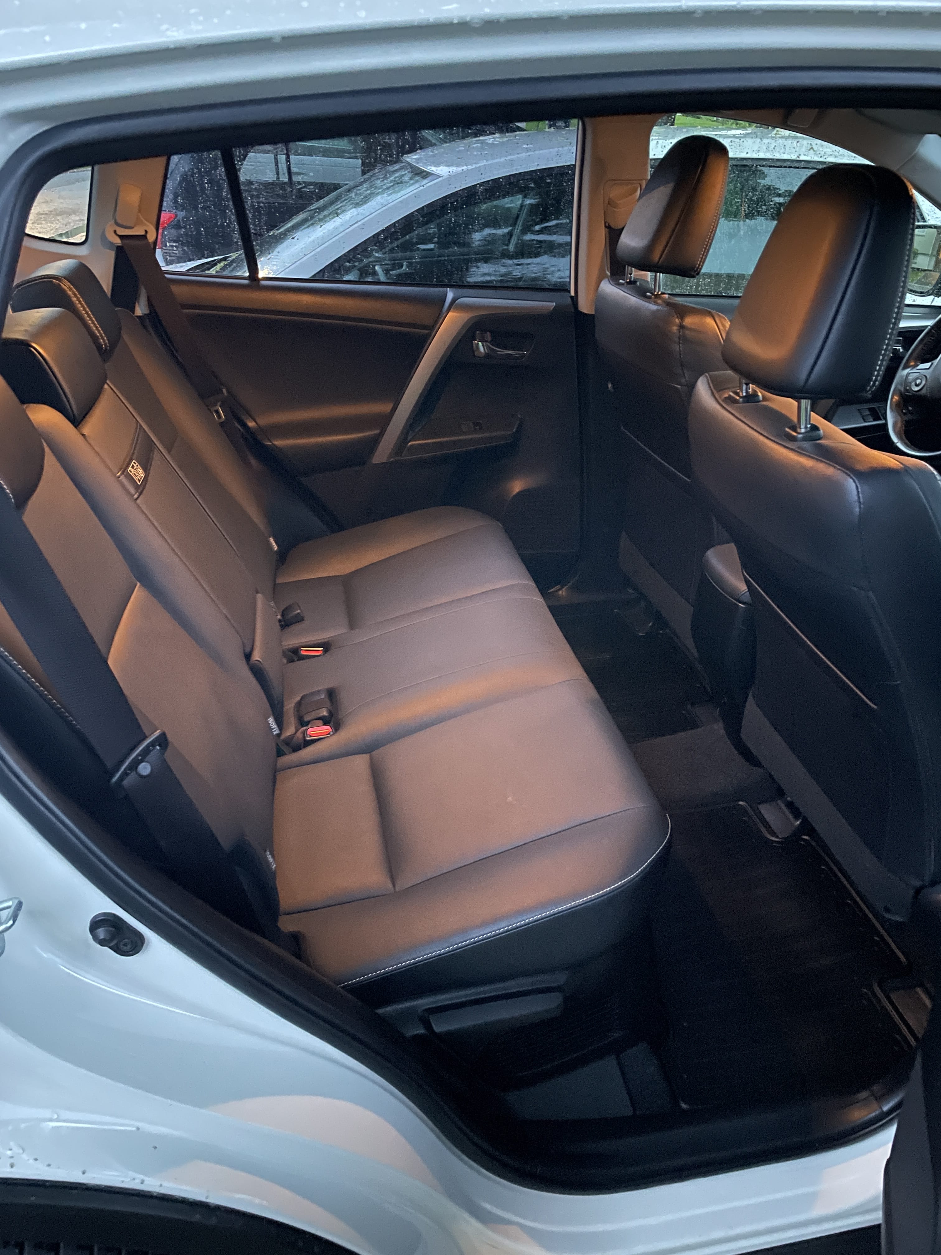 Toyota RAV4 Hybrid med Babysete