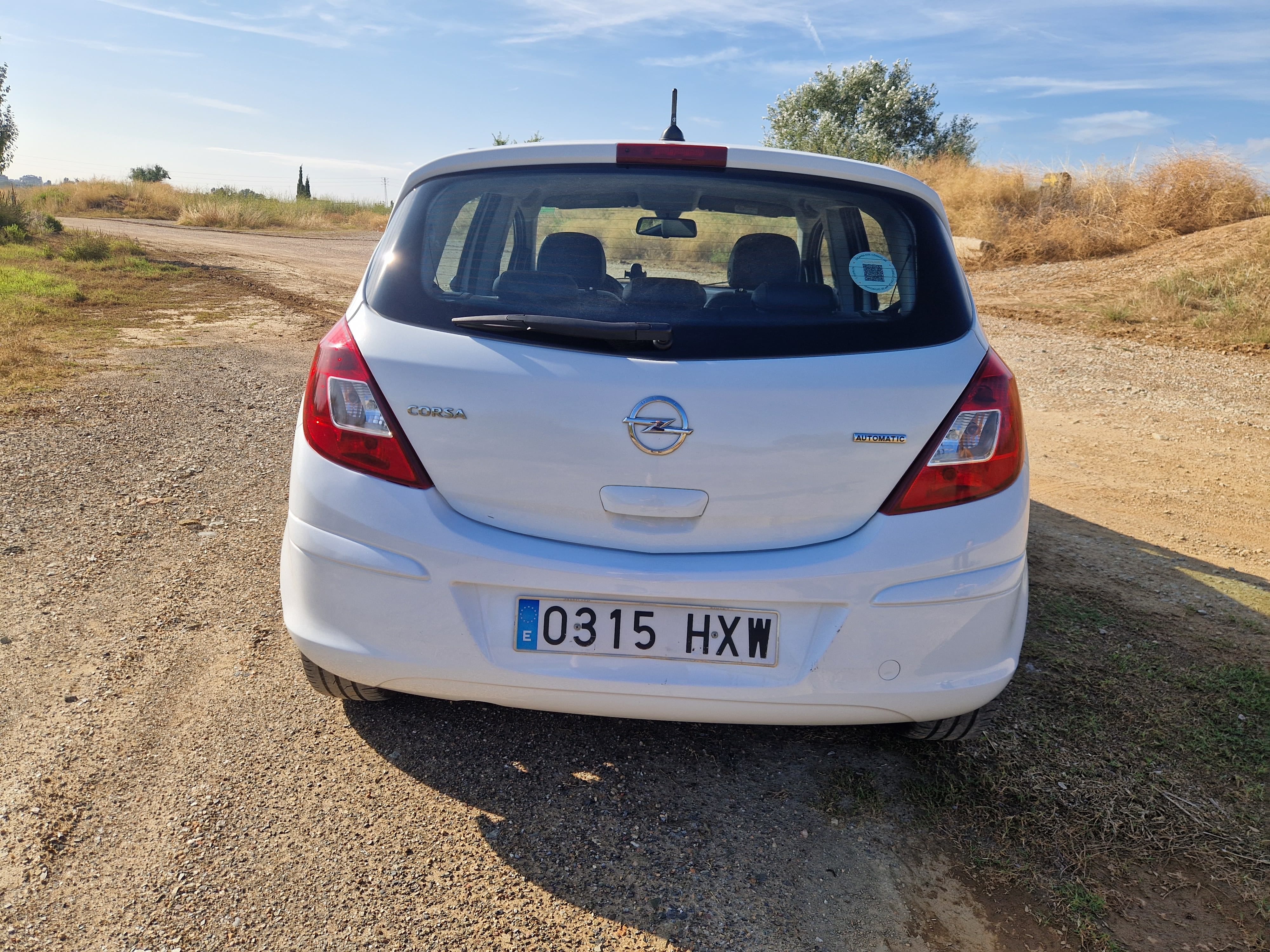 Opel Corsa Automático Conducción Cómoda y Ágil, Perfecto para Ciudad y Carretera.