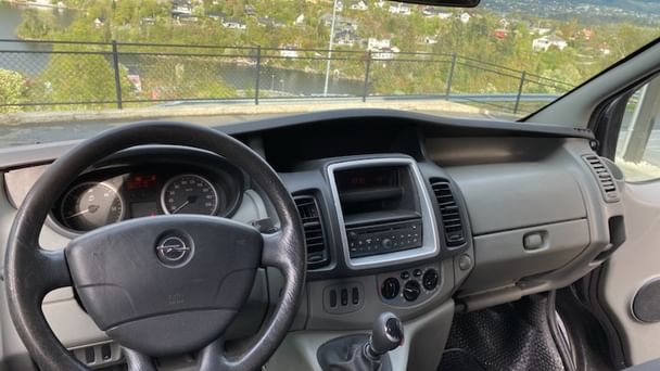 Opel Vivaro med Tilhengerfeste