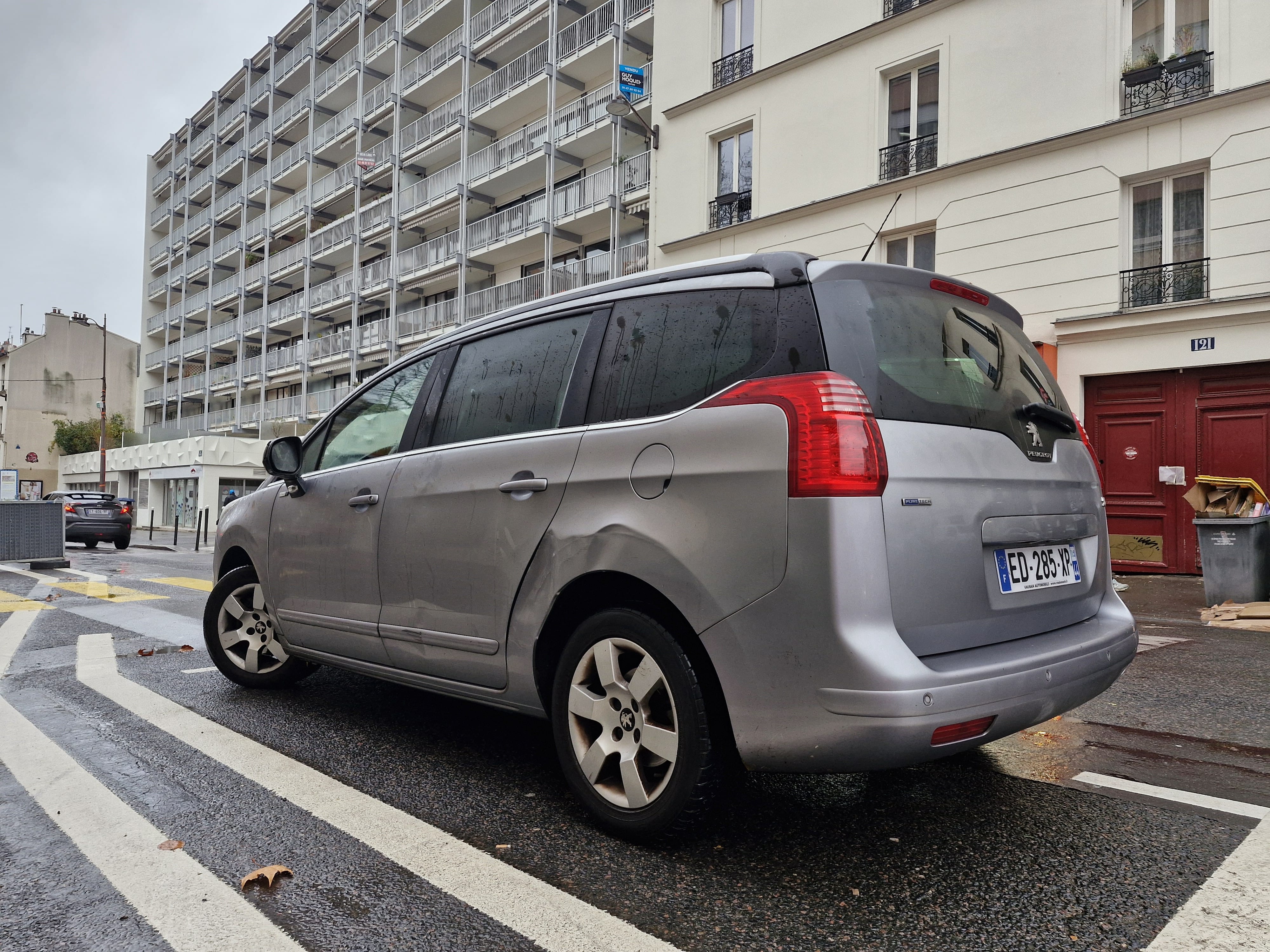 Peugeot 5008 avec GPS