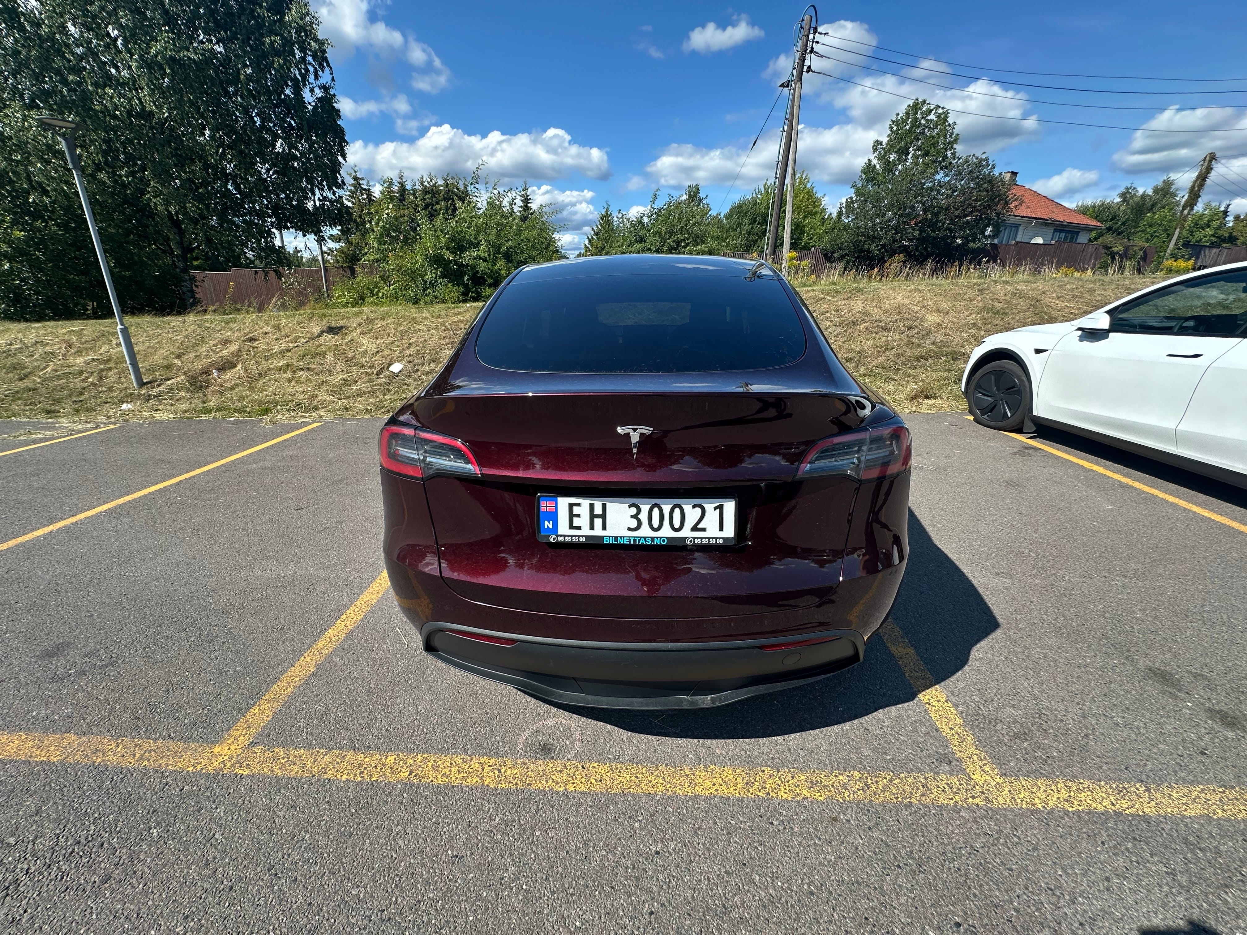 Tesla Model Y Standard Range med GPS