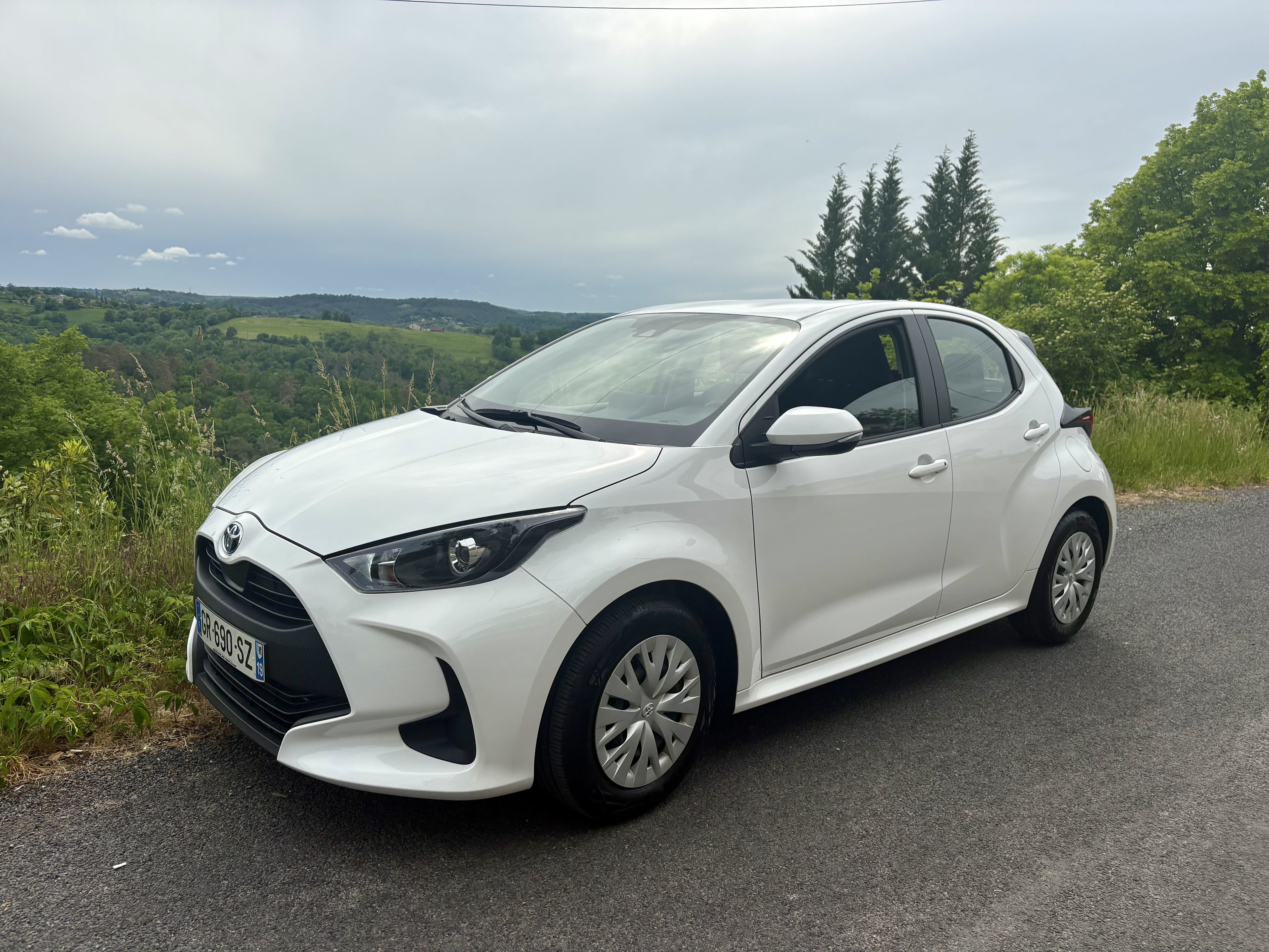 Toyota Yaris Hybride, 2023, Essence 95 / Électrique (hybride), automatique