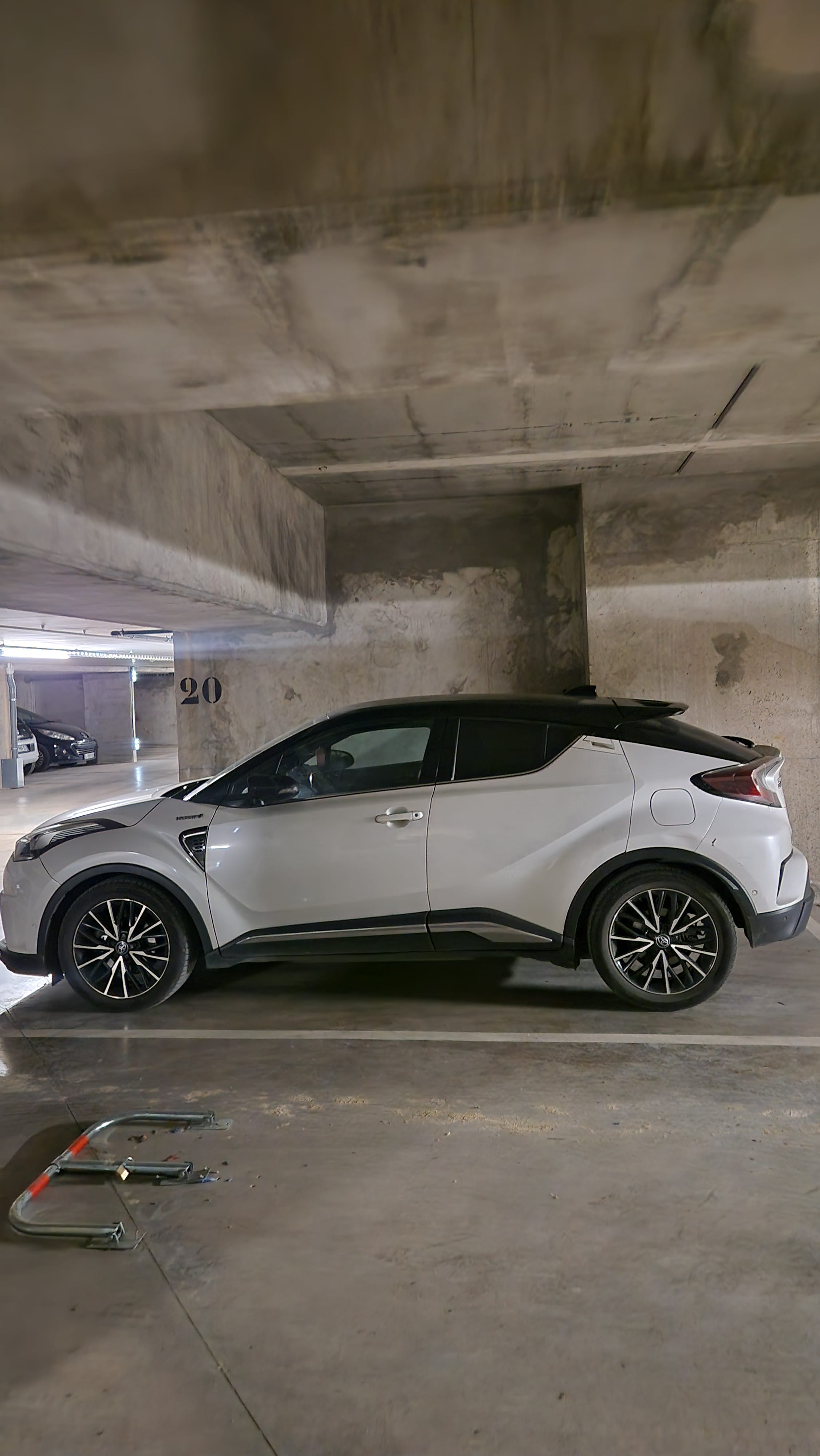 Toyota C-HR Hybrid, 2018, Essence 95 / Électrique (hybride), automatique