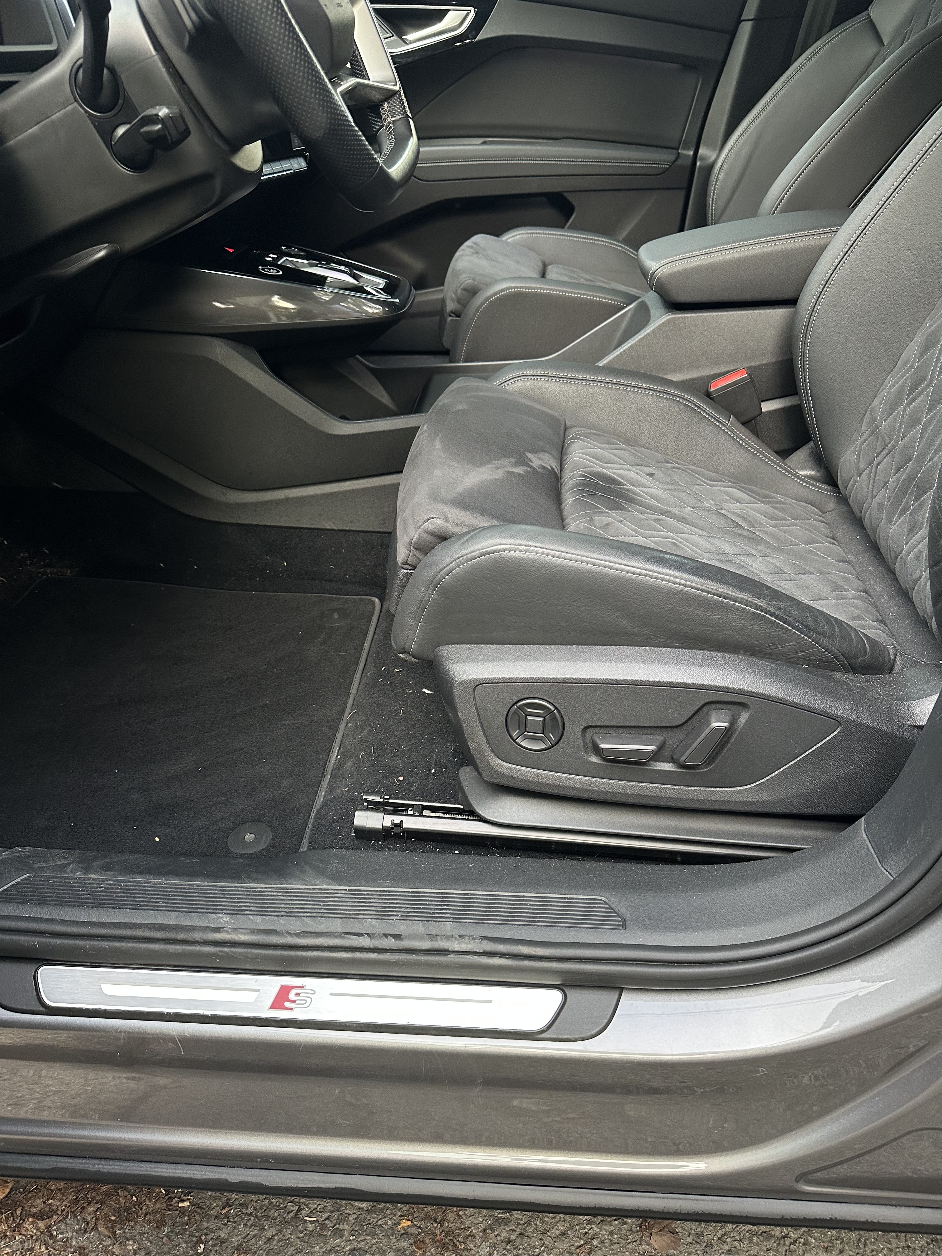 Audi Q4 50 e-tron quattro (AWD) med Bluetooth audio