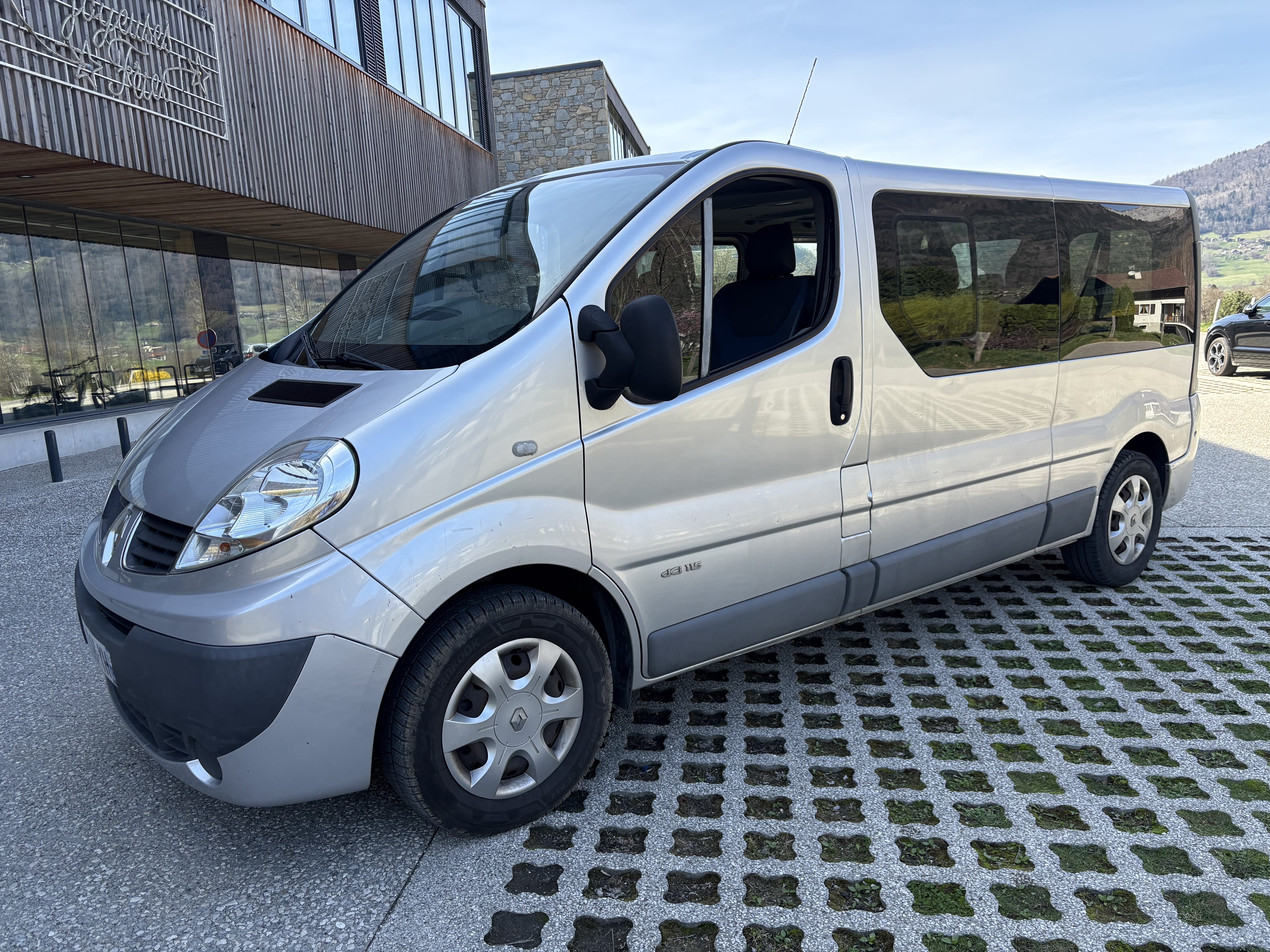 Renault Trafic Passenger Minibus 9 places avec Climatisation