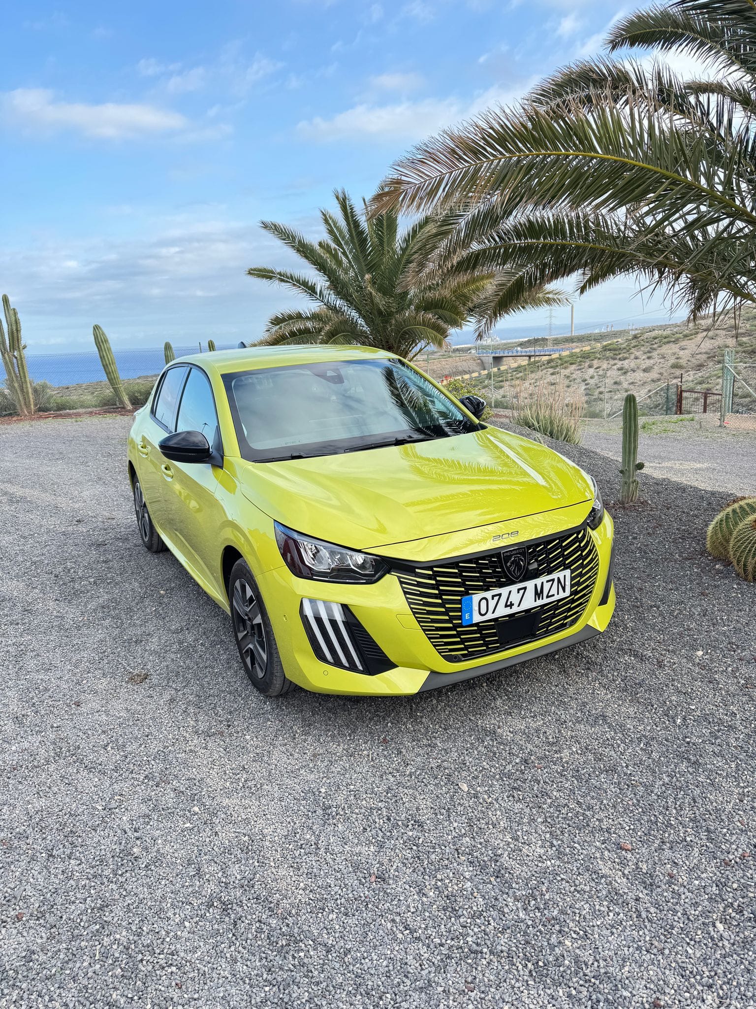 Peugeot 208, 2025, Gasolina 98 / Eléctrico (híbrido), Automático