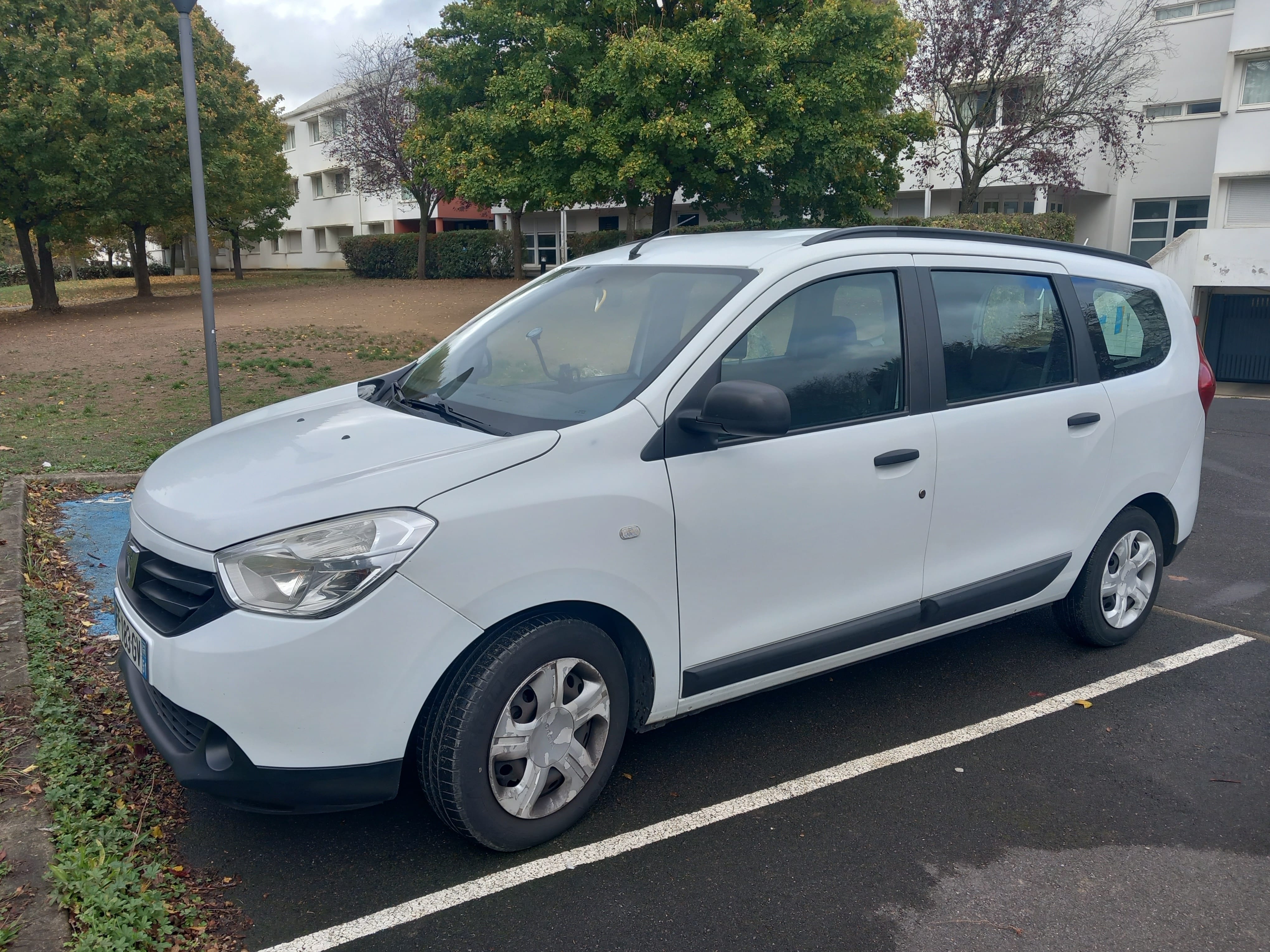 Dacia Lodgy, 2014, Essence 95, 7 places