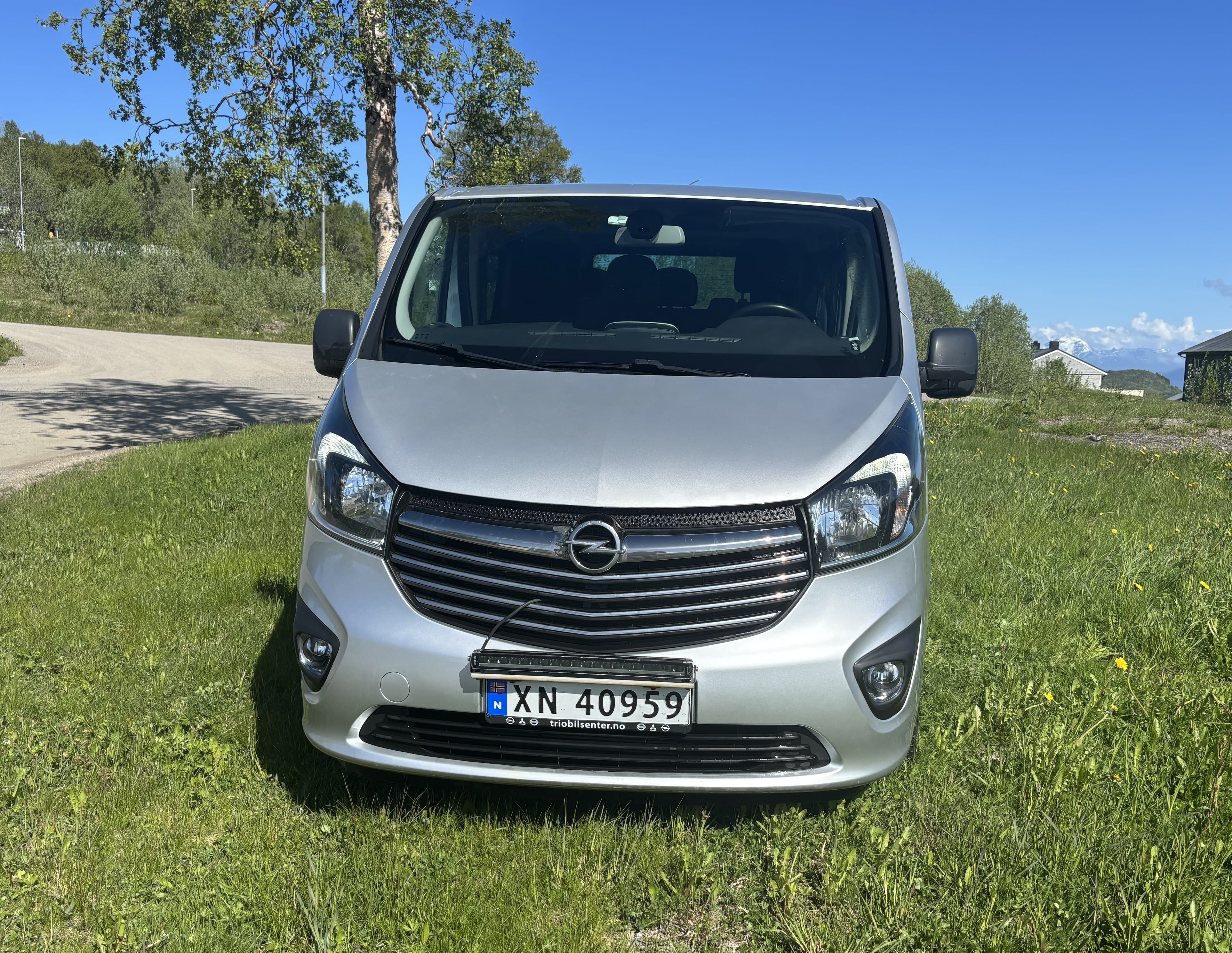 Opel Vivaro med Tilhengerfeste