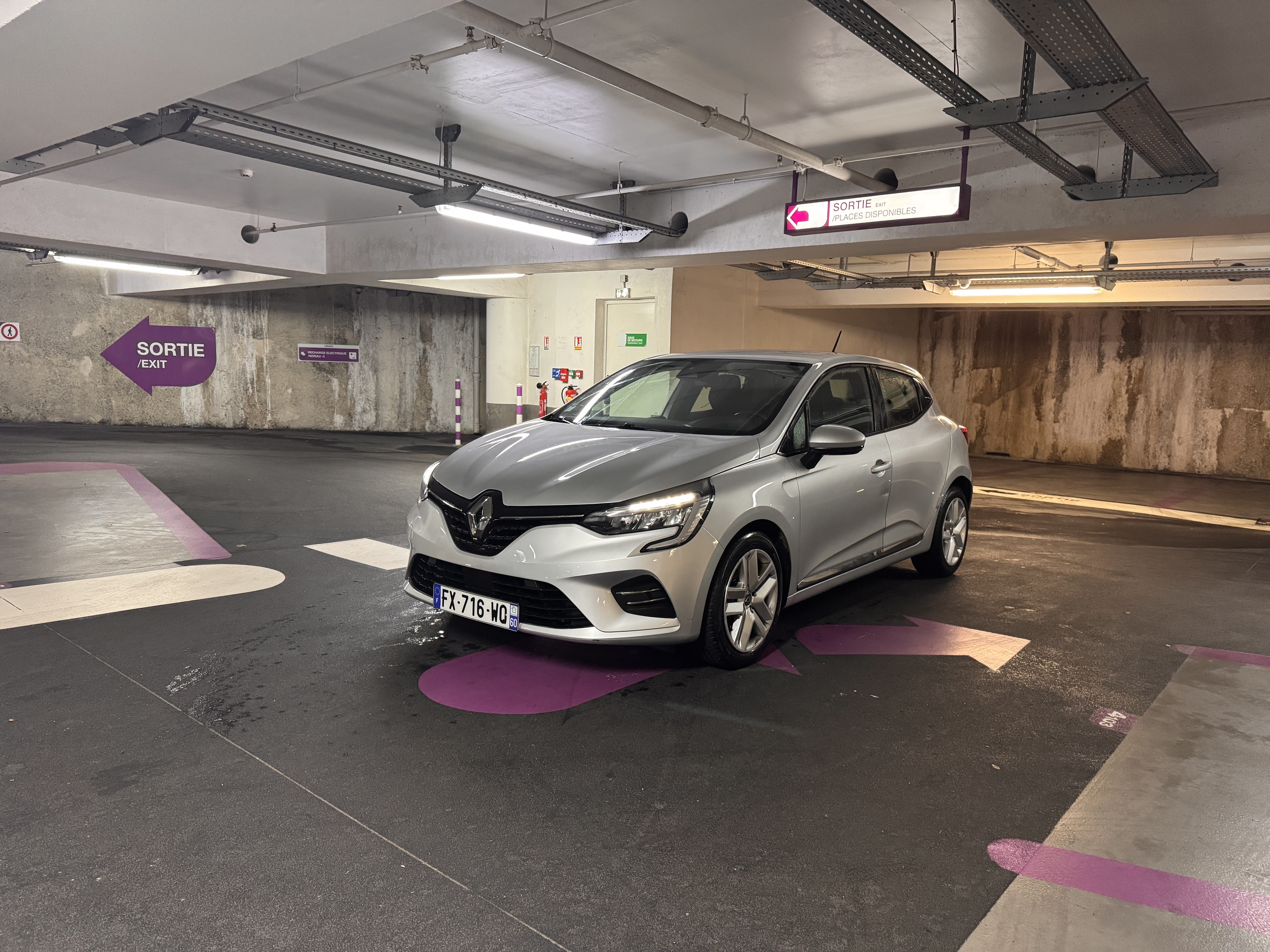 Renault Clio  Louez la Renault Clio 5 – Moderne, Confortable et Connectée !, 2021, Essence 95