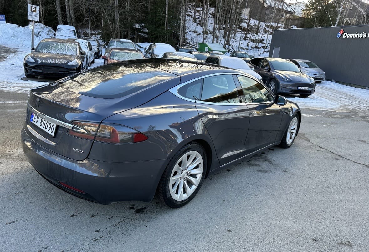 Tesla Model S with Cruise control