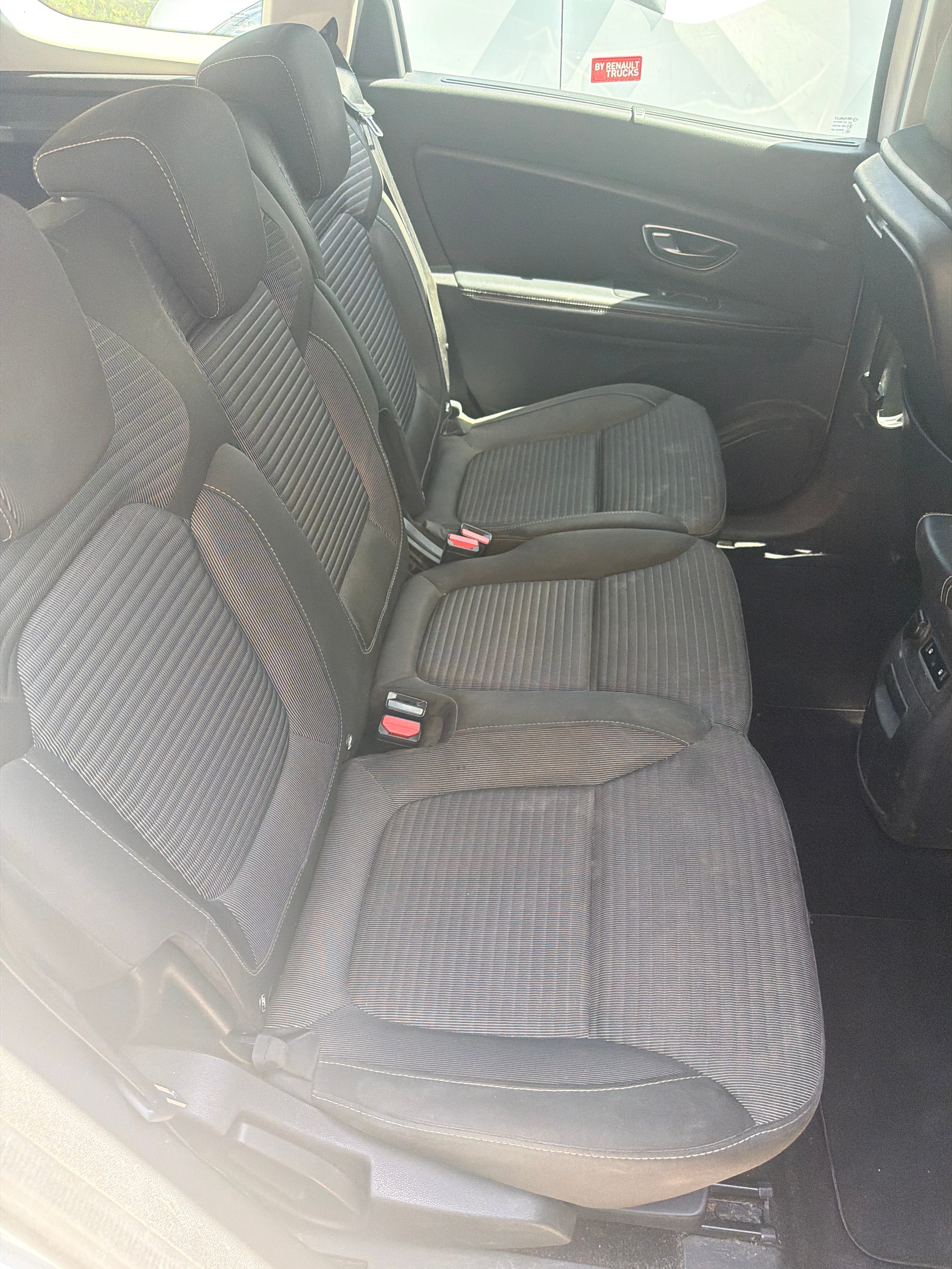 Renault Grand Scenic avec Siège bébé