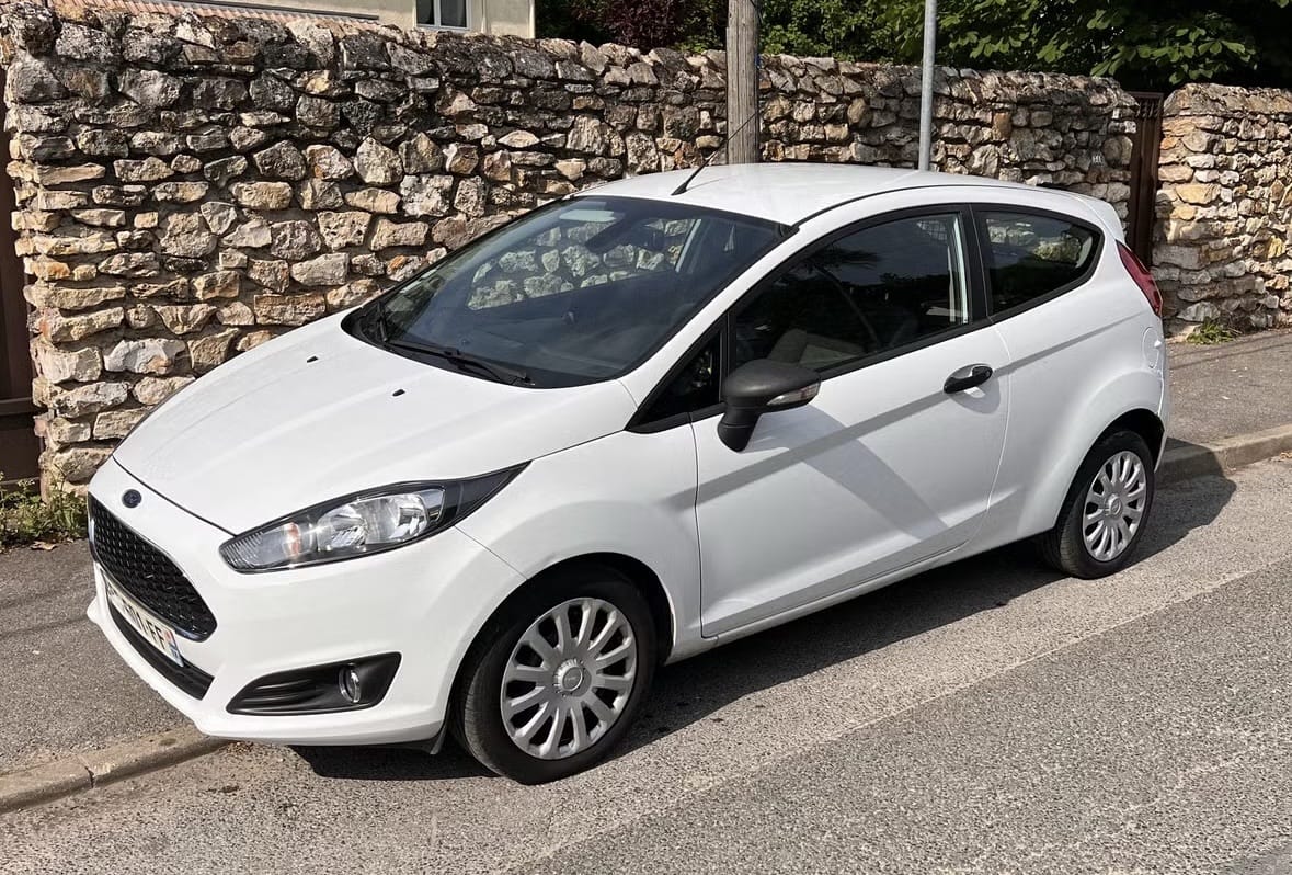 Ford Fiesta avec Climatisation
