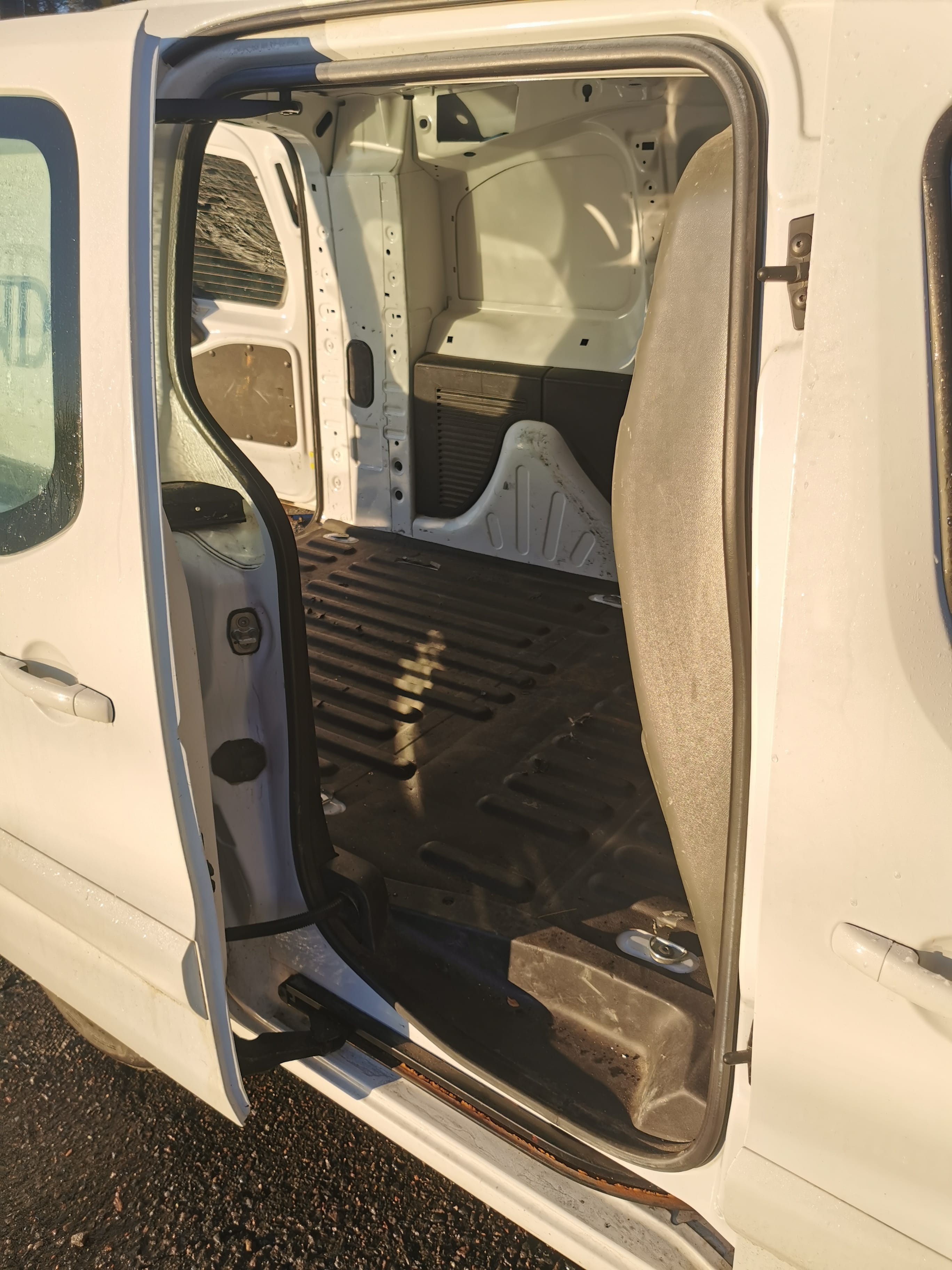 Peugeot Partner med Lydinngang