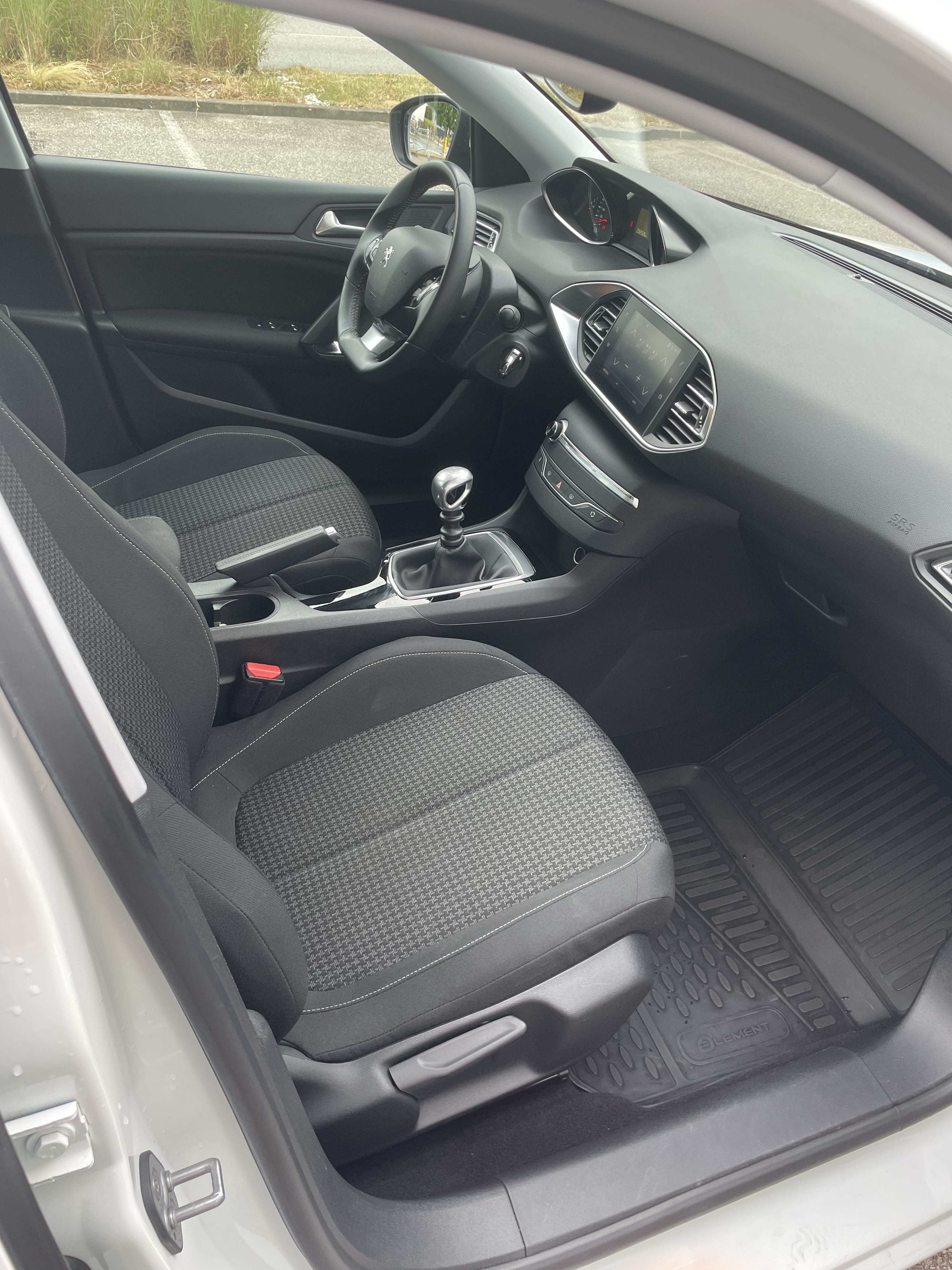 Peugeot 308 avec Siège bébé