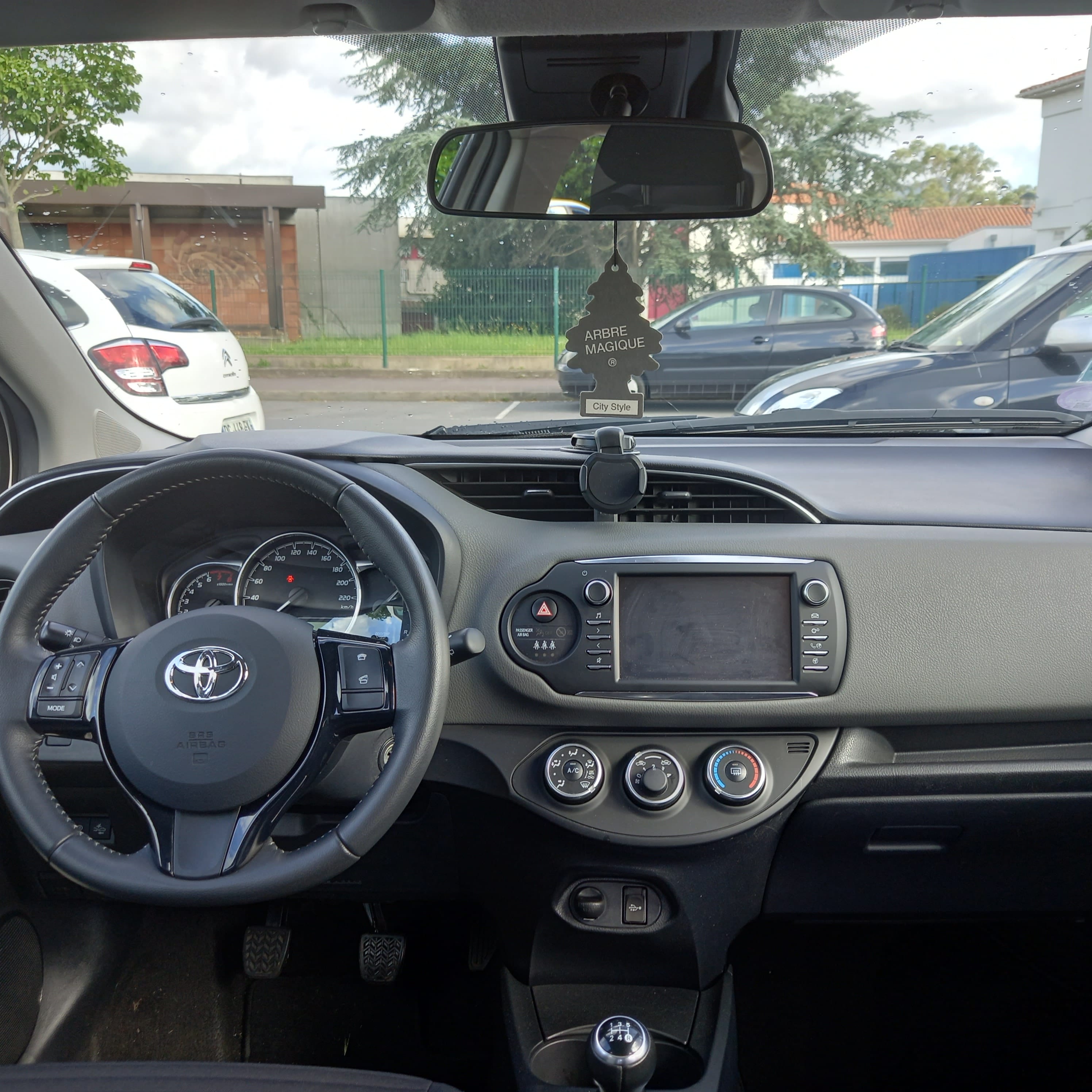 Toyota Yaris FRANCE 1.0 VVTI 72 CH avec Audio Bluetooth