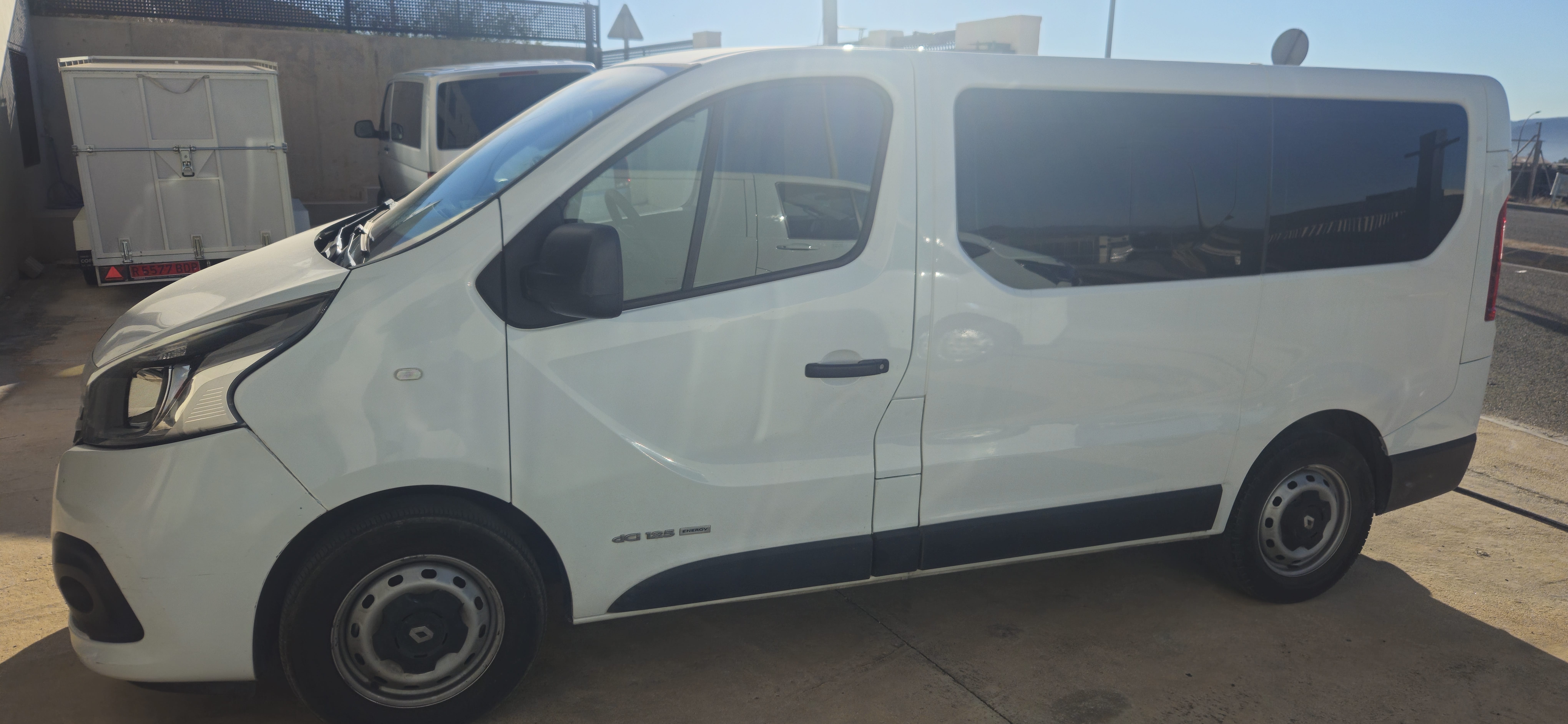 Renault Trafic Passenger with Air conditioning