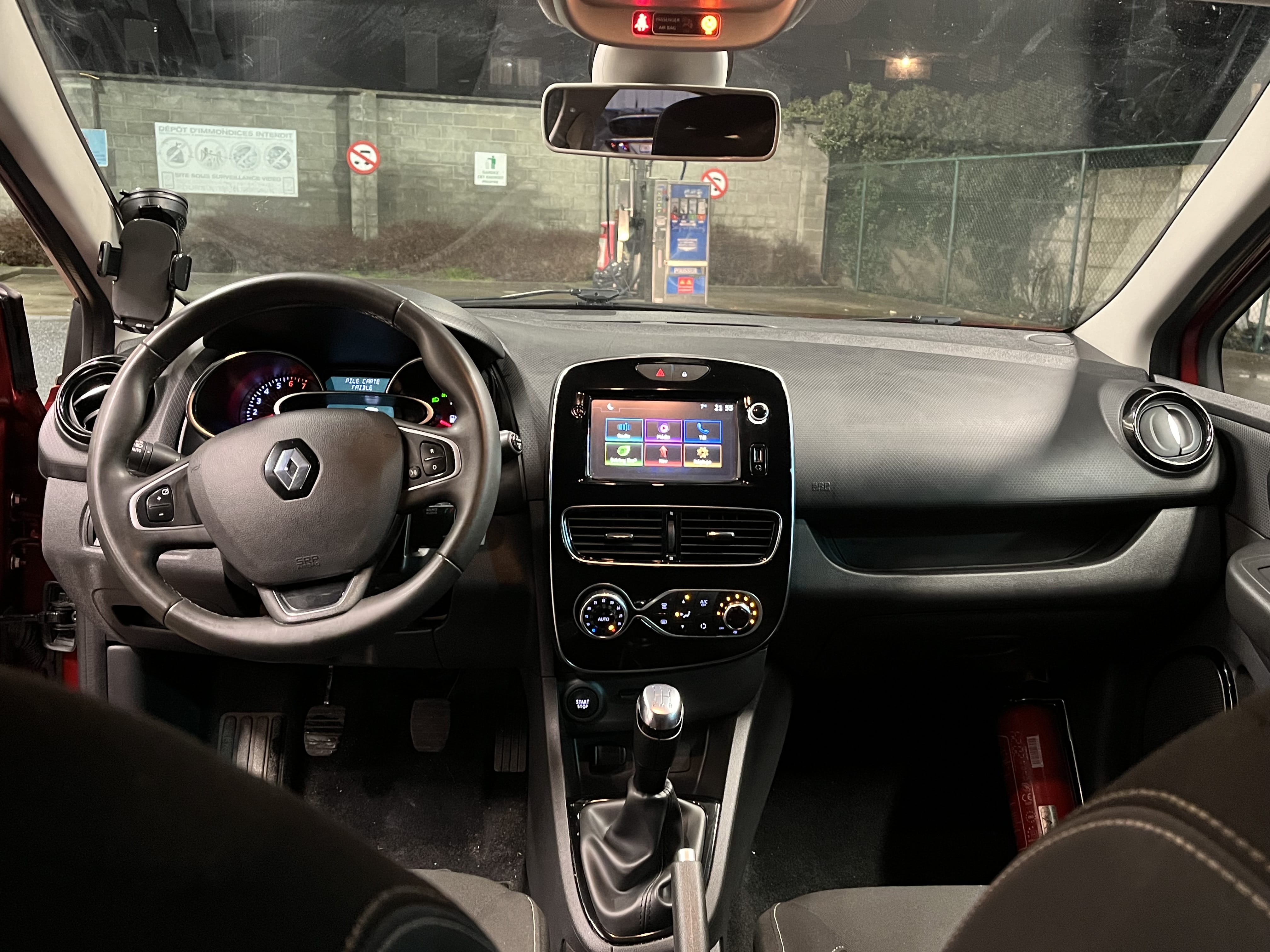 Renault Clio Renault clio iv limited with Cruise control