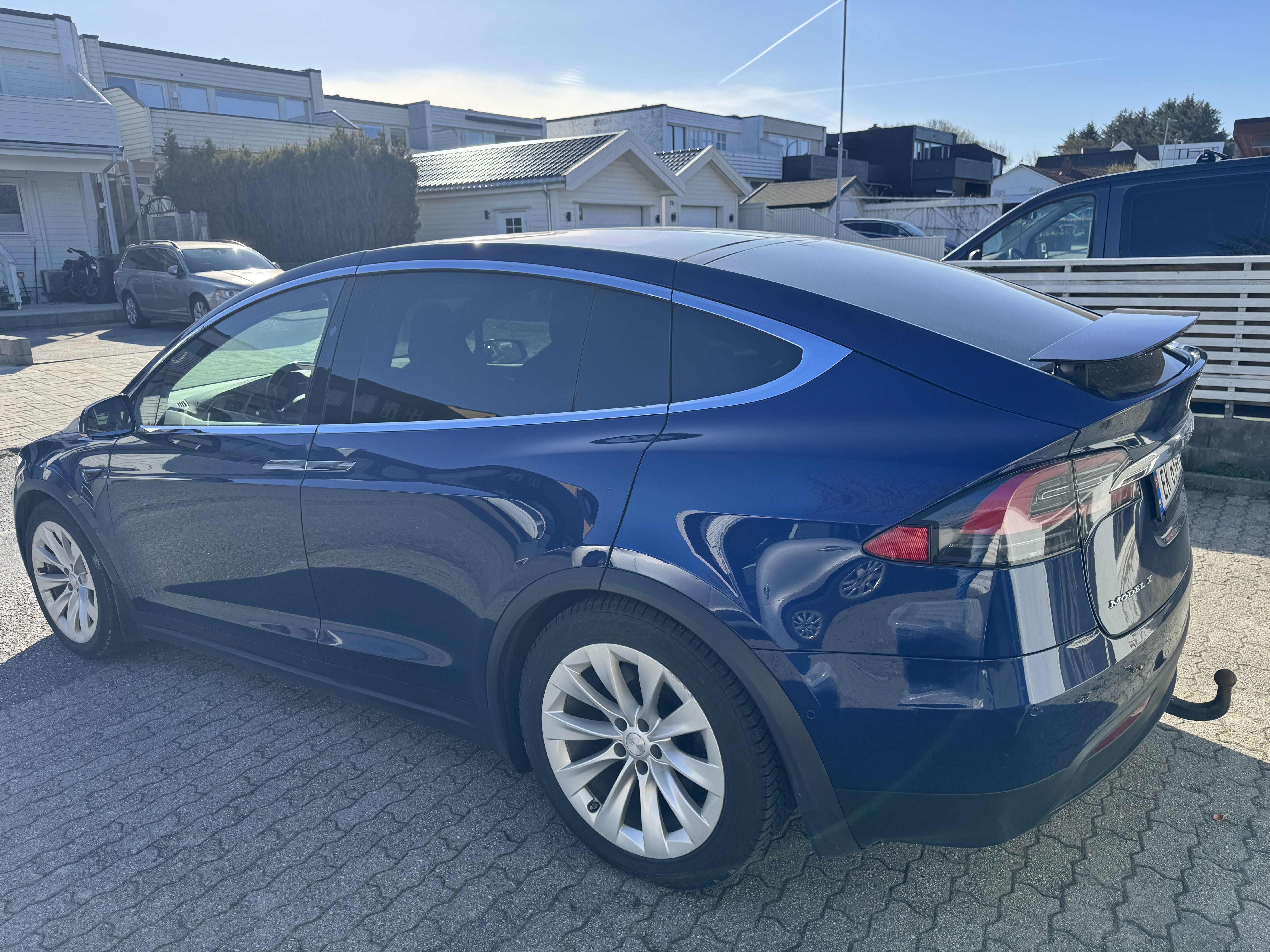 Tesla Model X med Cruisekontroll