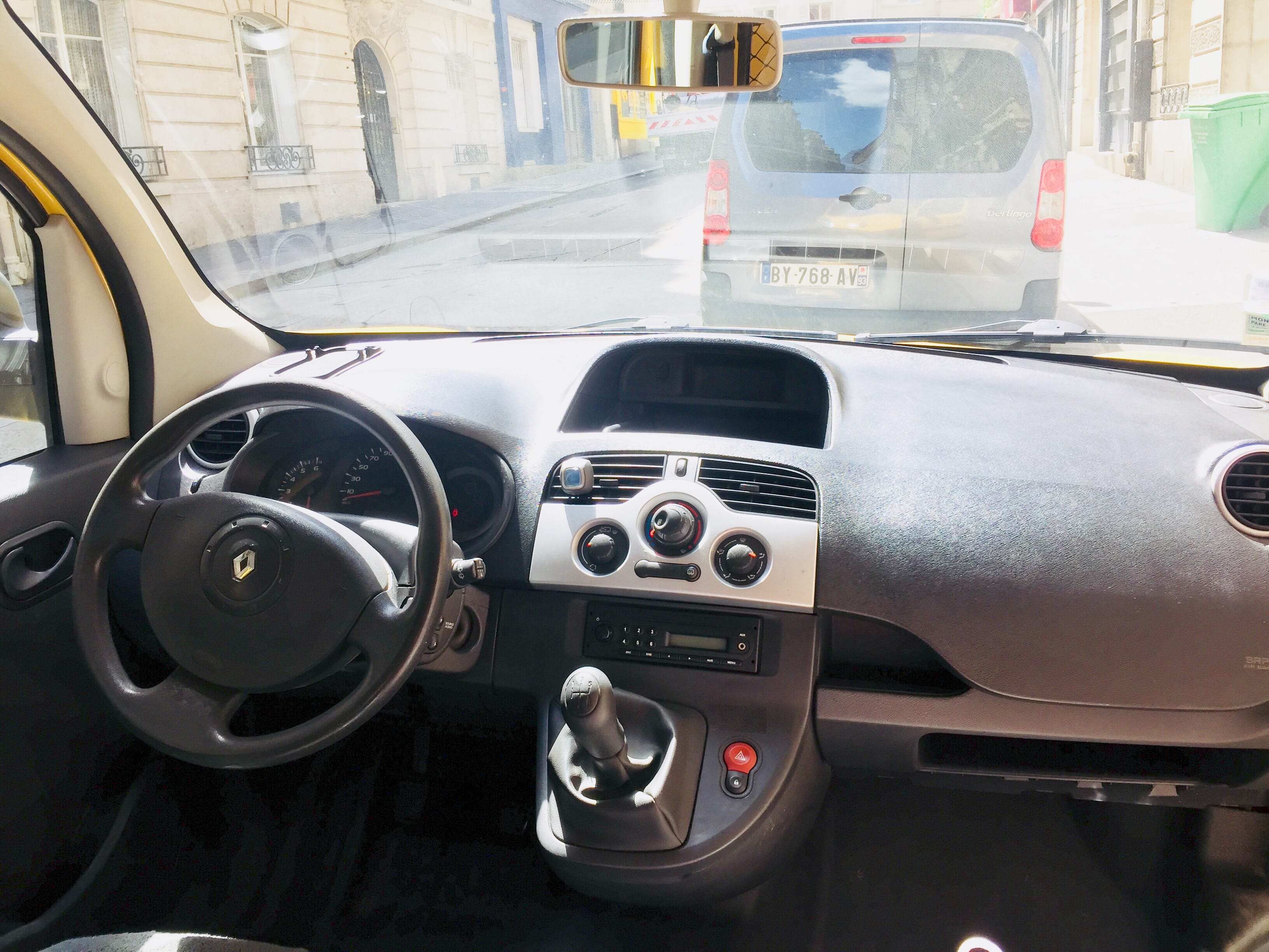 Renault Kangoo Express (Équipements pour déménagement inclus)