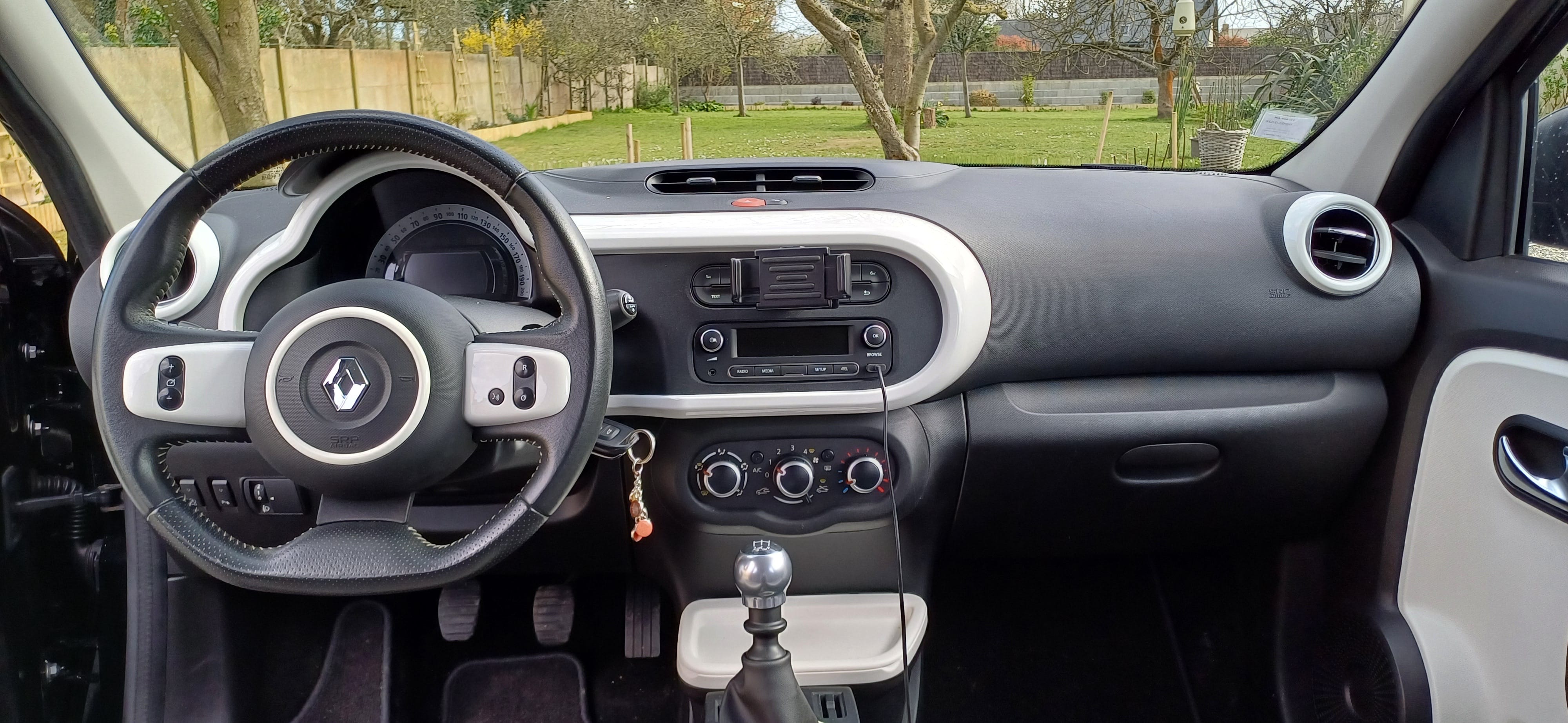 Renault Twingo III with Bluetooth audio
