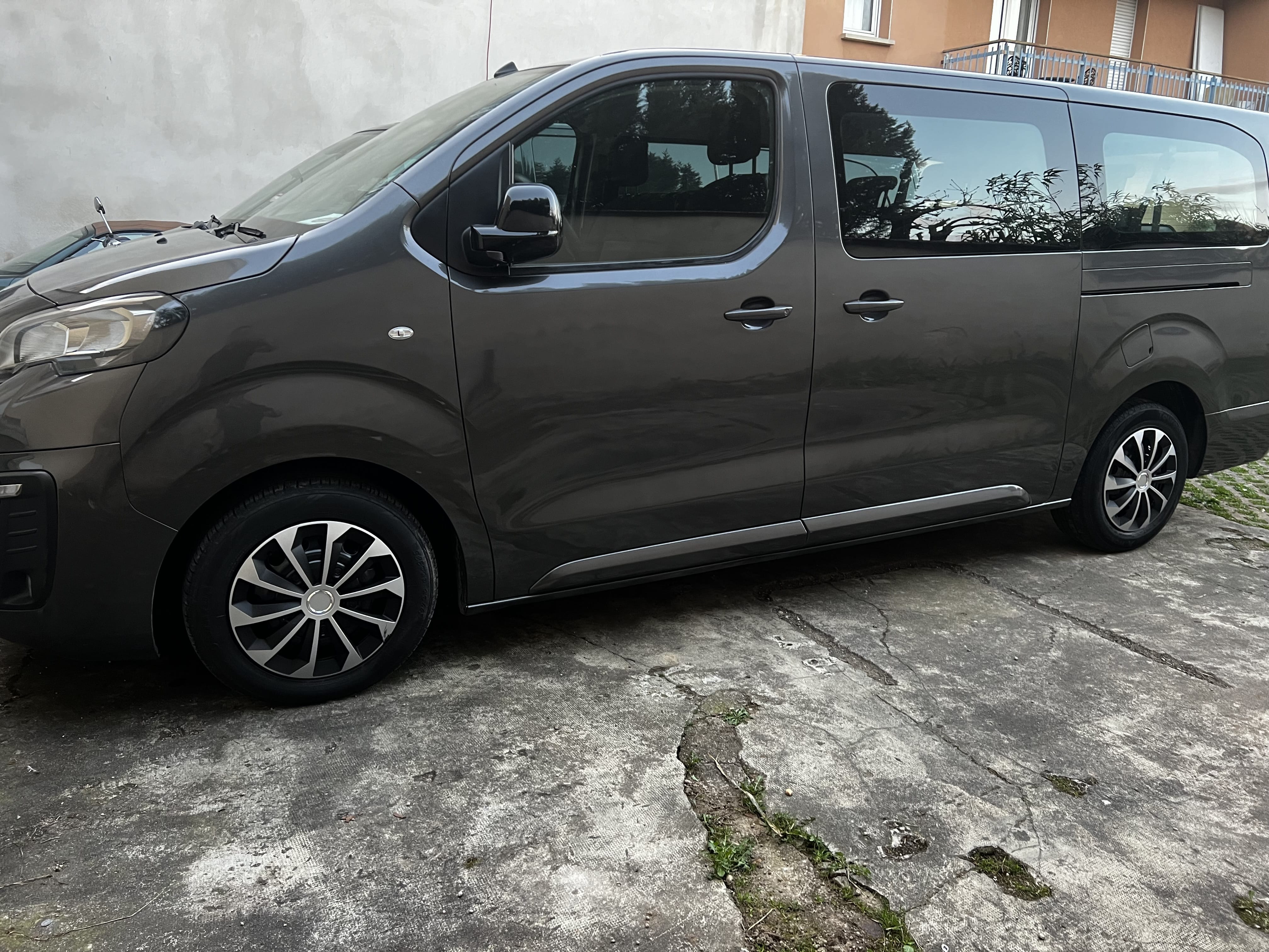Peugeot Traveller 9 places, 2022, Diesel, 9 places et plus