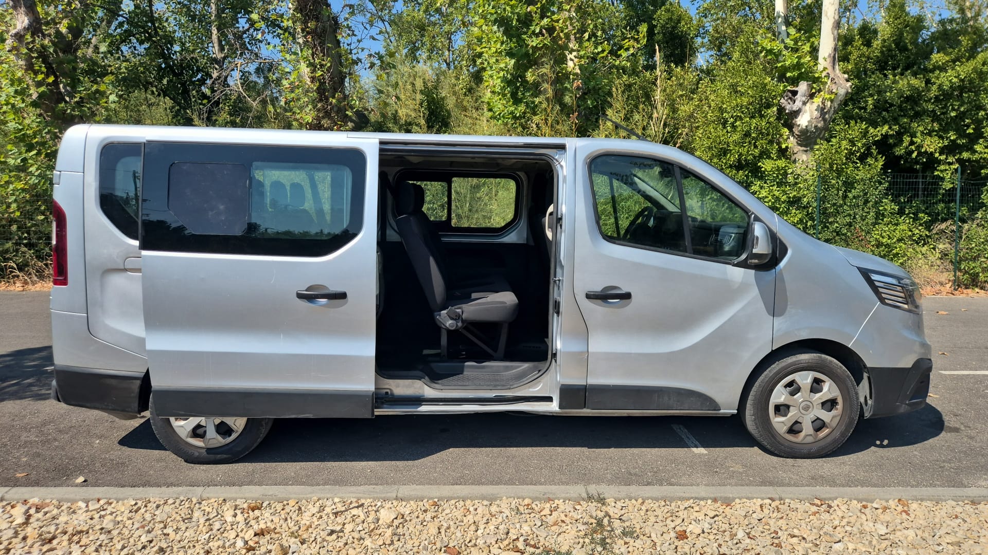 Renault Trafic Passenger with Air conditioning