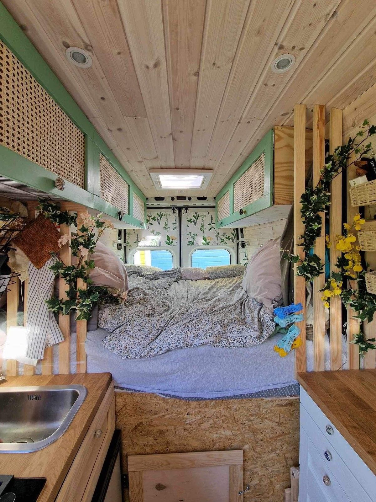 Peugeot Boxer Campervan med peis og kjøkken