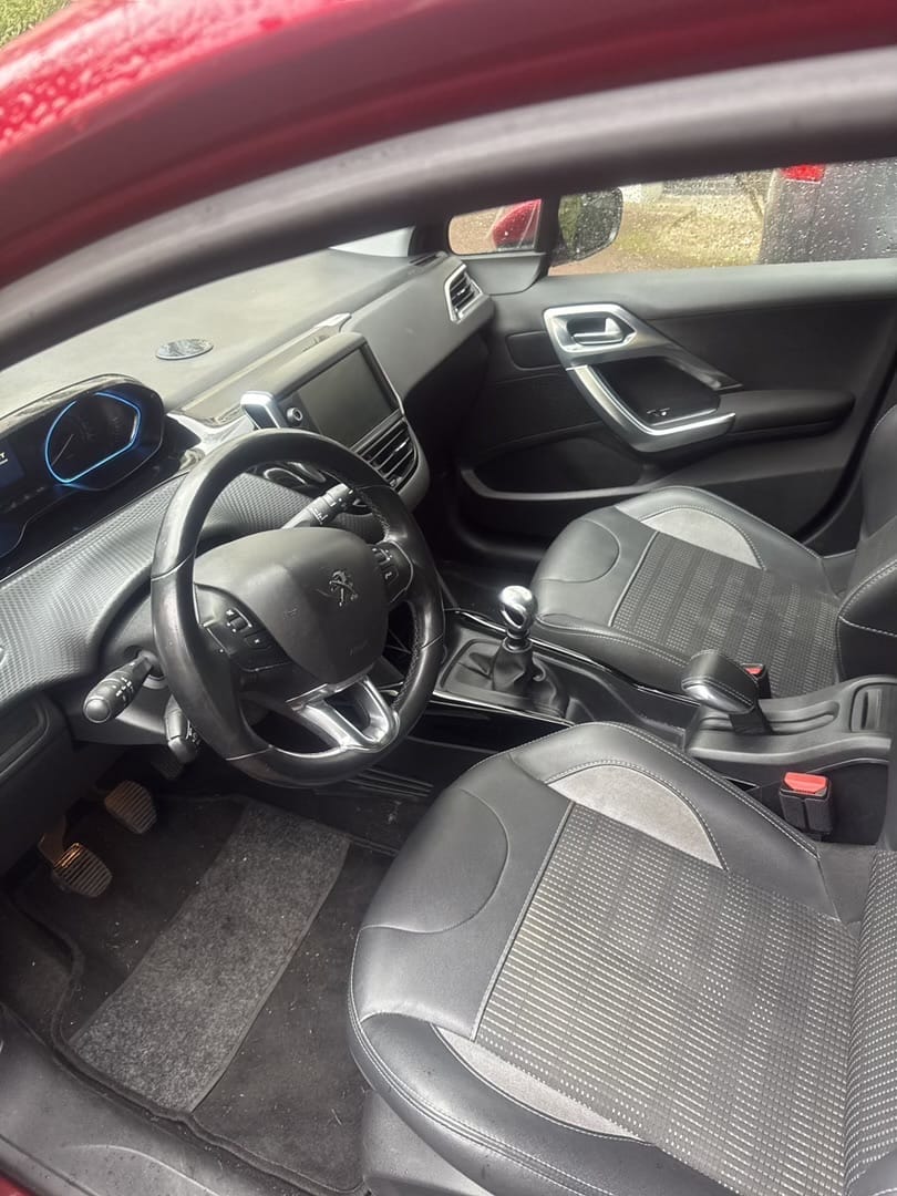 Peugeot 2008 prise en charge et retour ultra faciles. Flexible 24/7 – Parking privé avec Audio Bluetooth