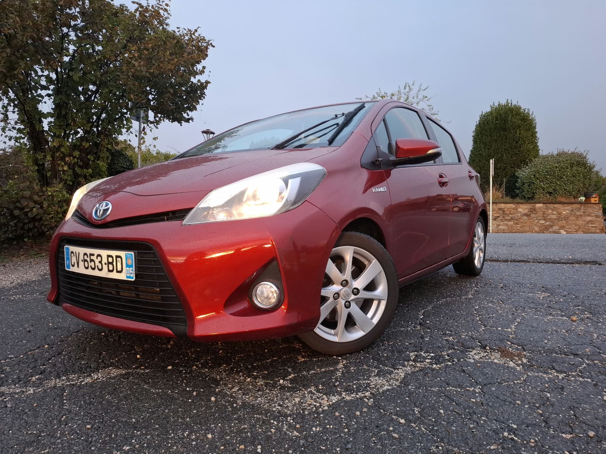 Toyota Yaris, 2013, Essence 95 / Électrique (hybride), automatique