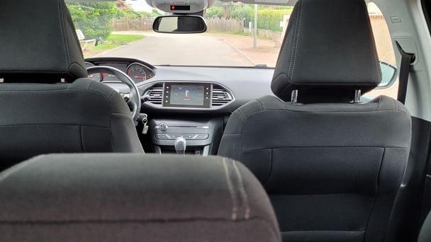 Peugeot 308 1.2l 110cv vignette crit'air 1 avec attelage avec Audio Bluetooth