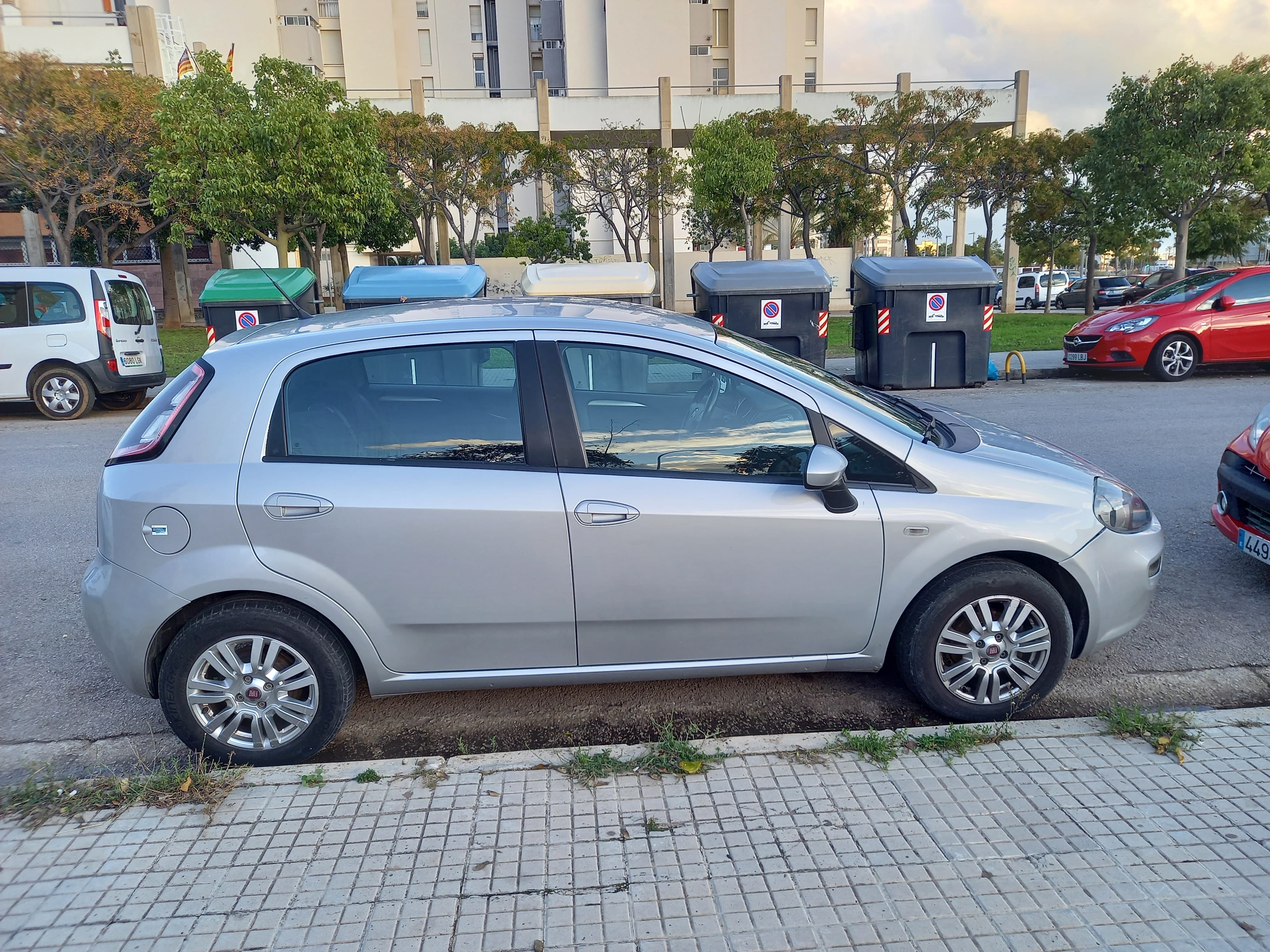 Fiat Punto 1.4 , servicio aeropuerto gratis