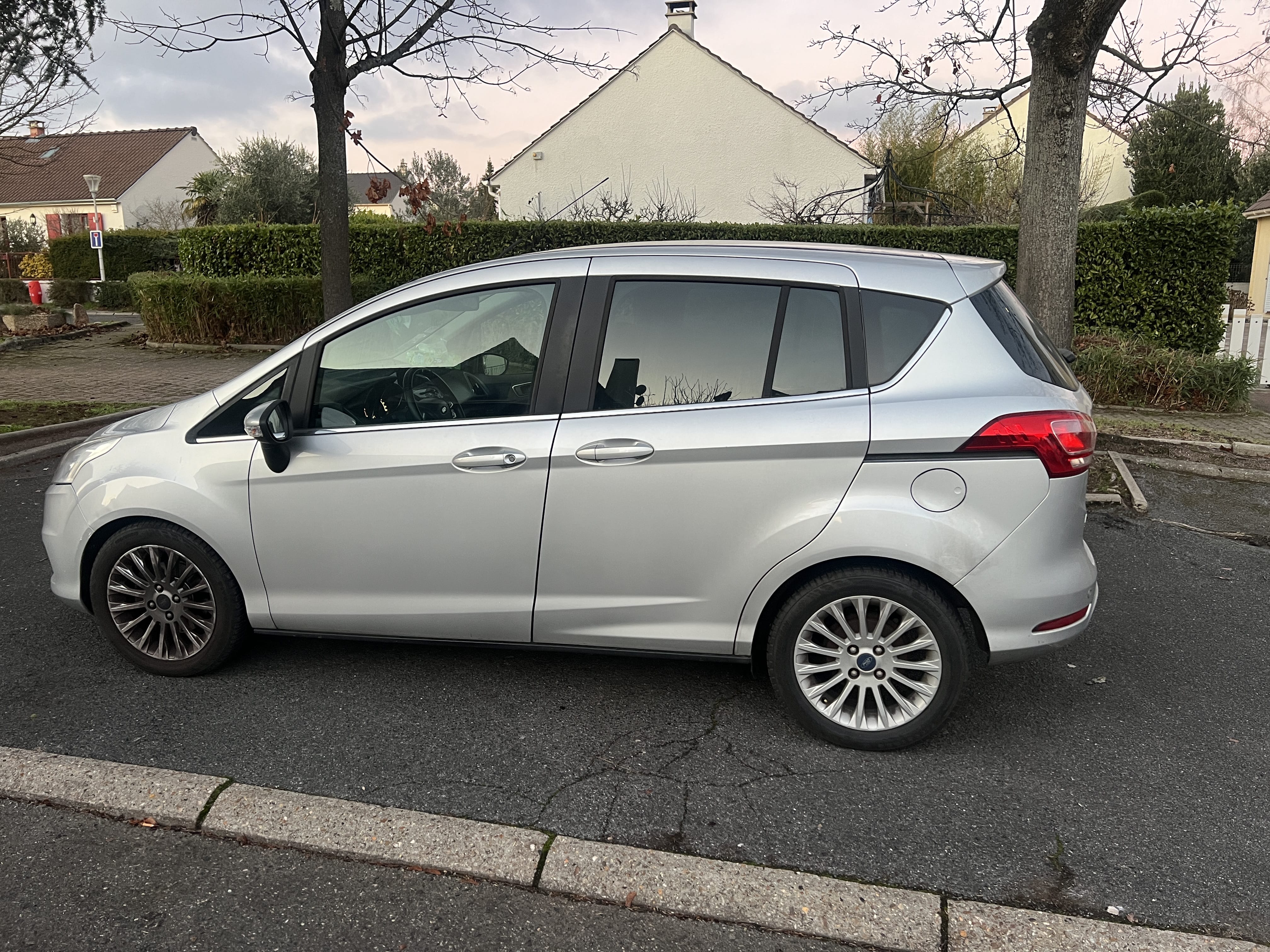 Ford B-Max avec Climatisation