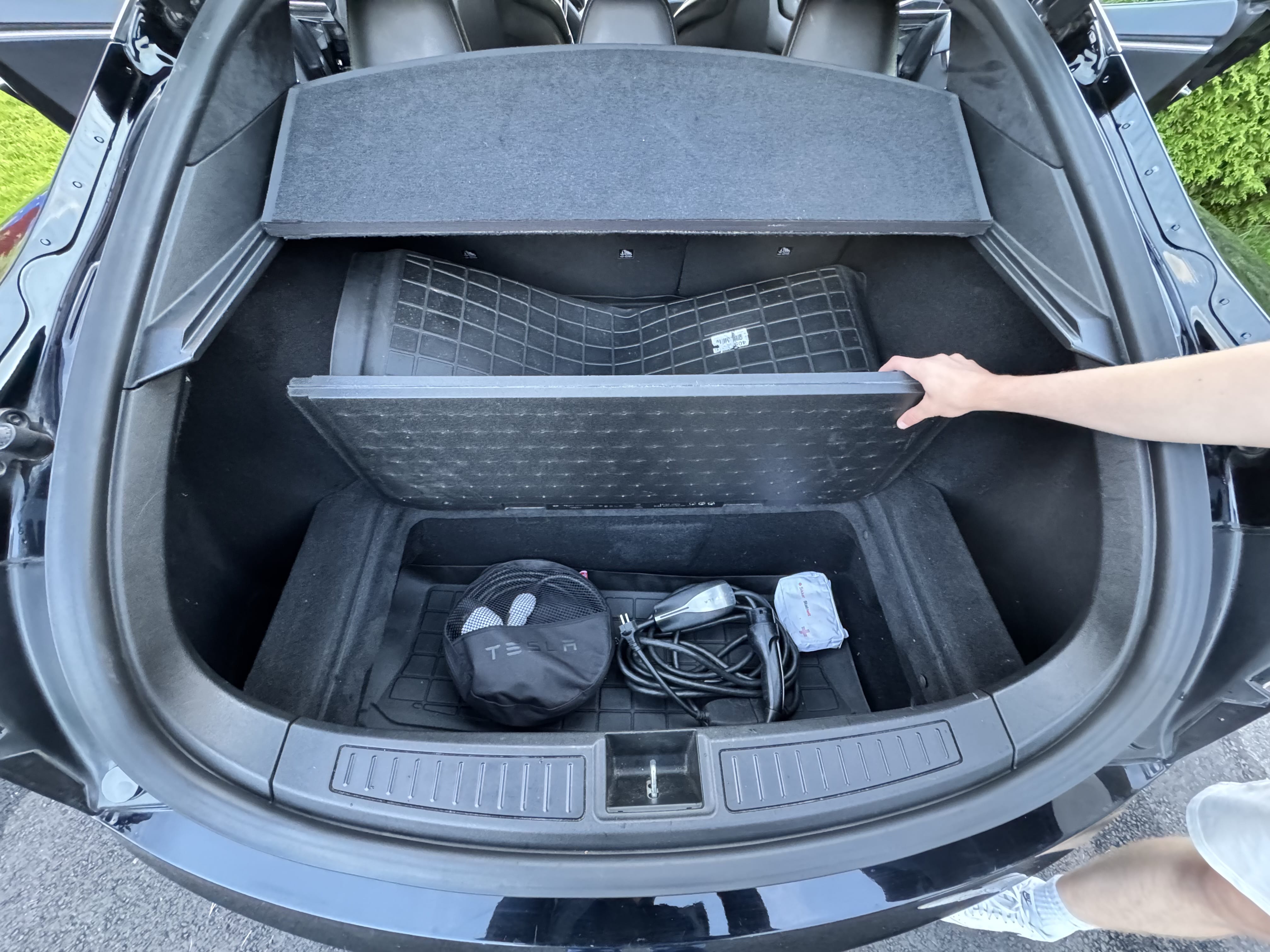 Tesla Model S 75D with Bluetooth audio
