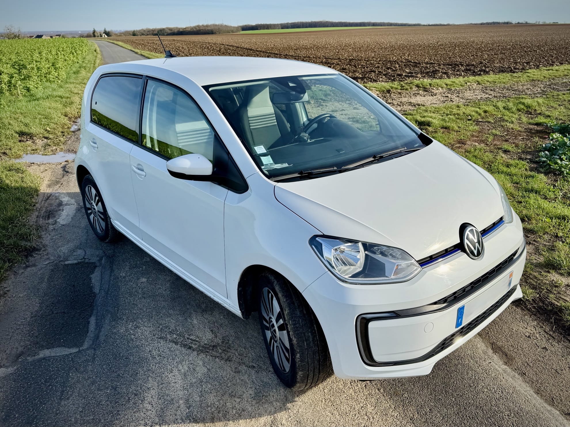 Volkswagen e-Up ! Charge Rapide - Stationnement Gratuit Paris et Malakoff avec Climatisation