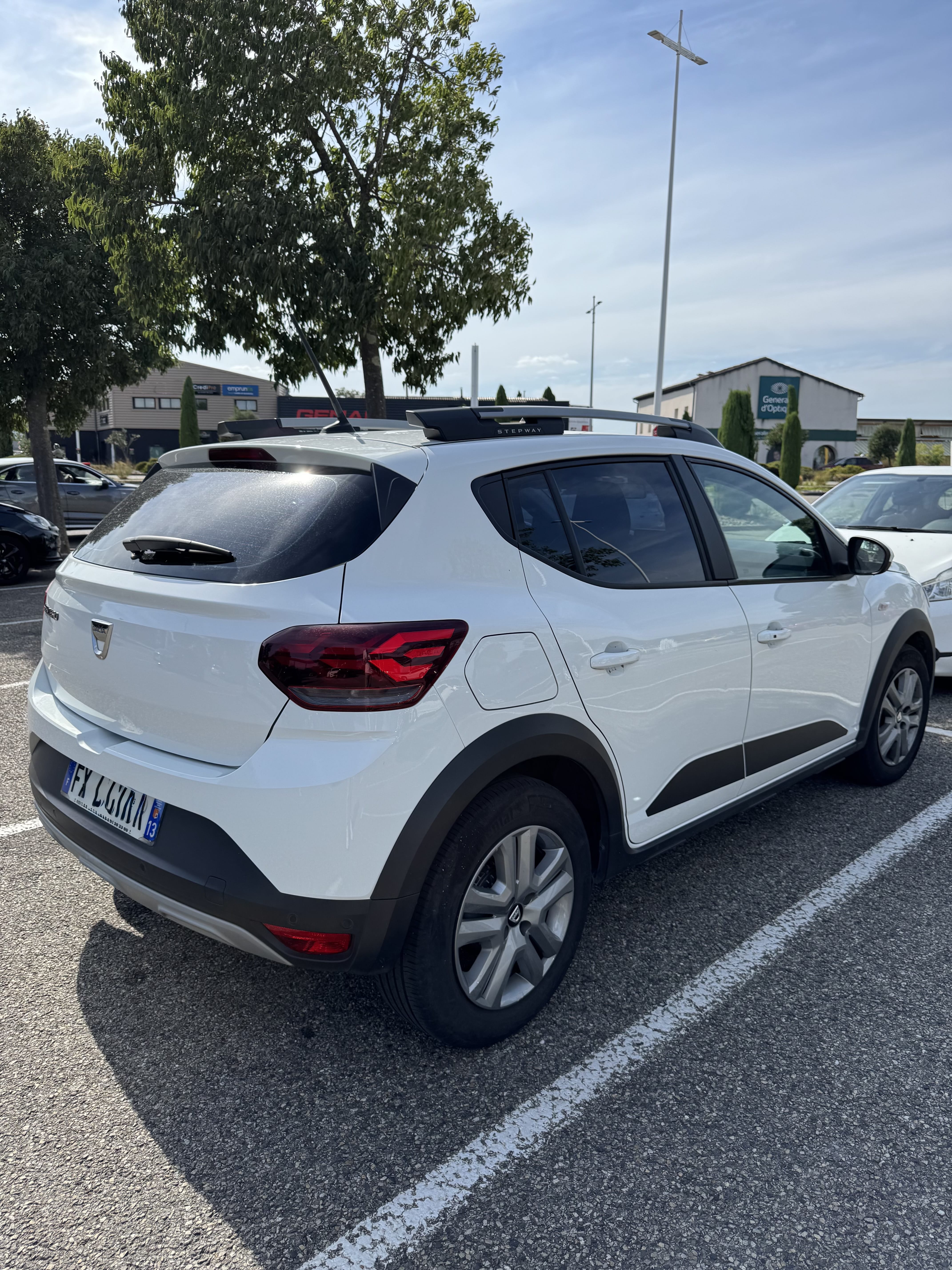 Dacia Sandero Stepway 1.0 ECO-G 100CV mit Dashcam