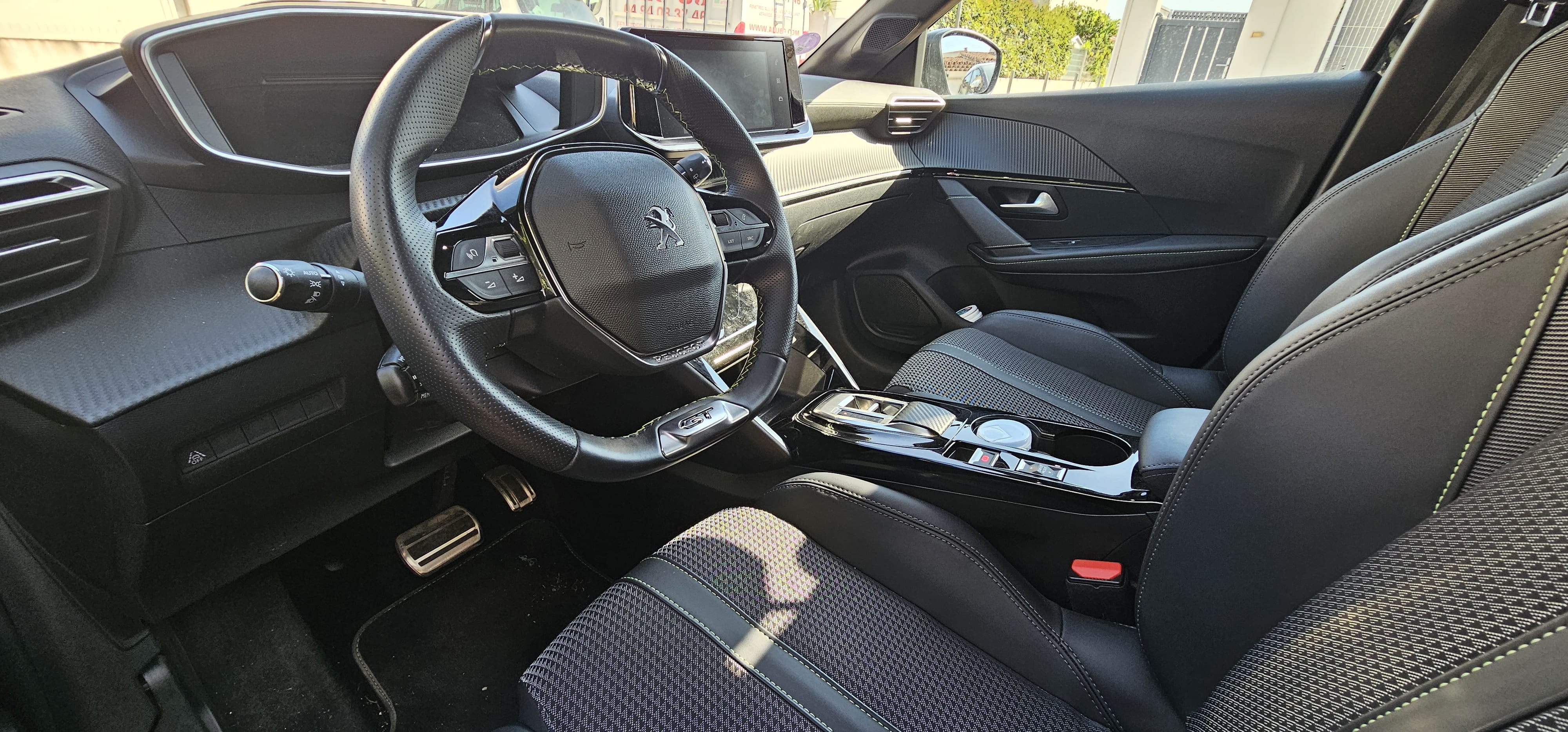 Peugeot 208 GT Line avec GPS